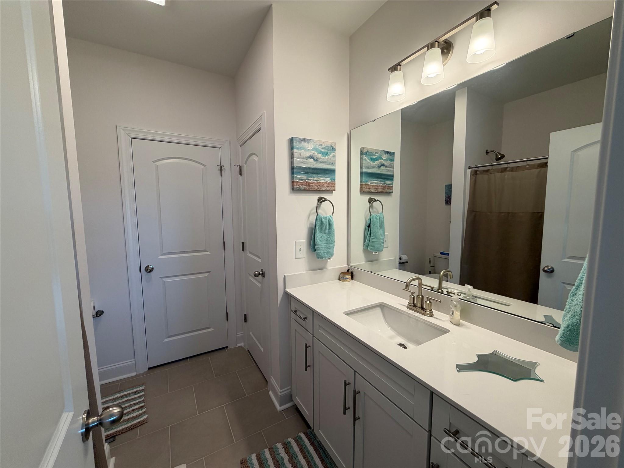 Upstairs Bathroom - 2125 24th Street Lane SE, Hickory
