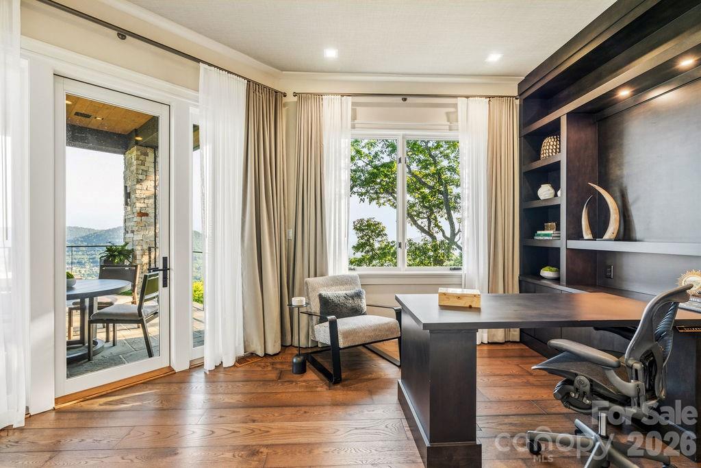 Single Family Residence at 510 Cloud Top Way, Arden, photo 19 of 47