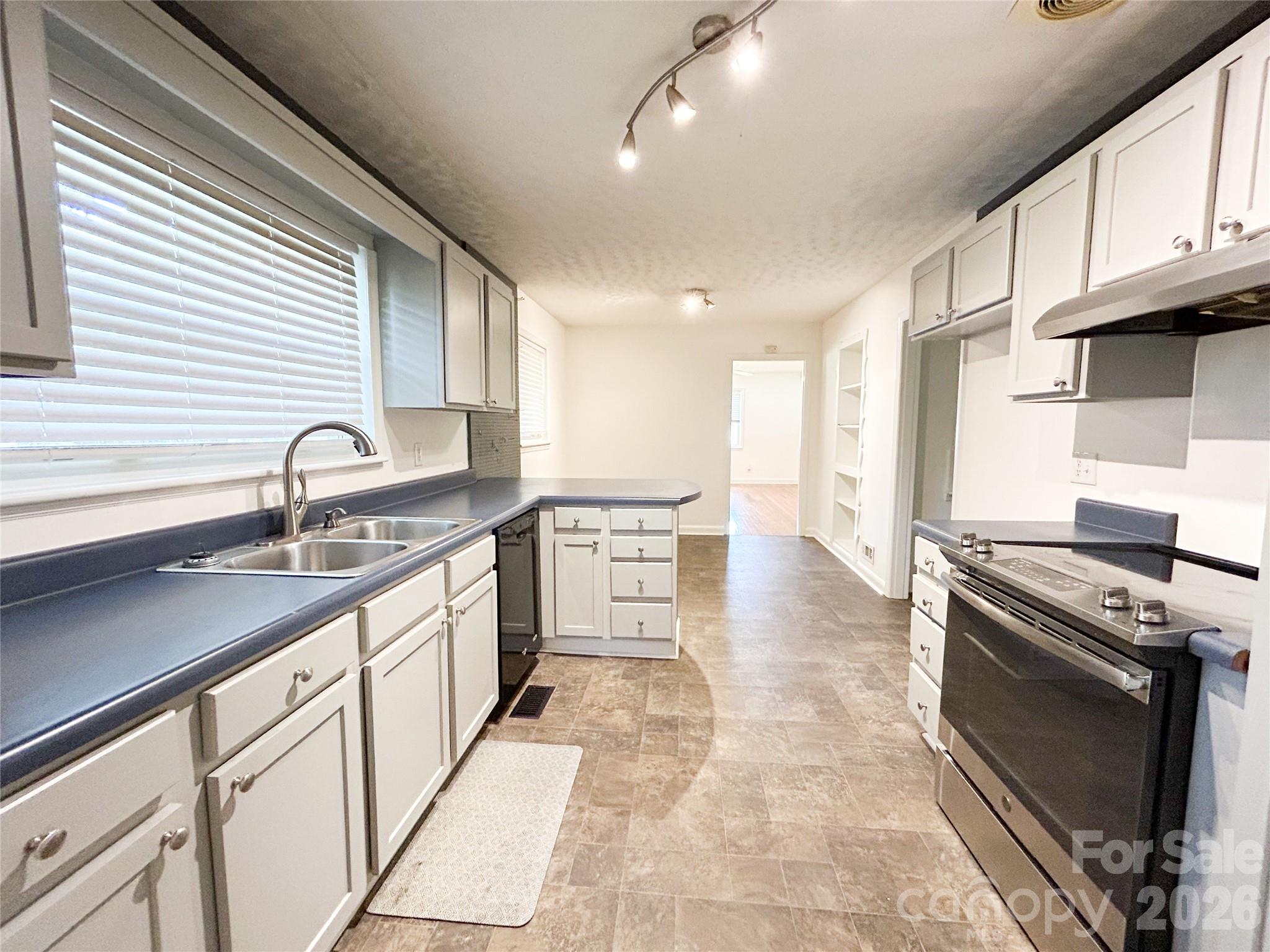 Kitchen - 119 Hillcrest Street, Shelby