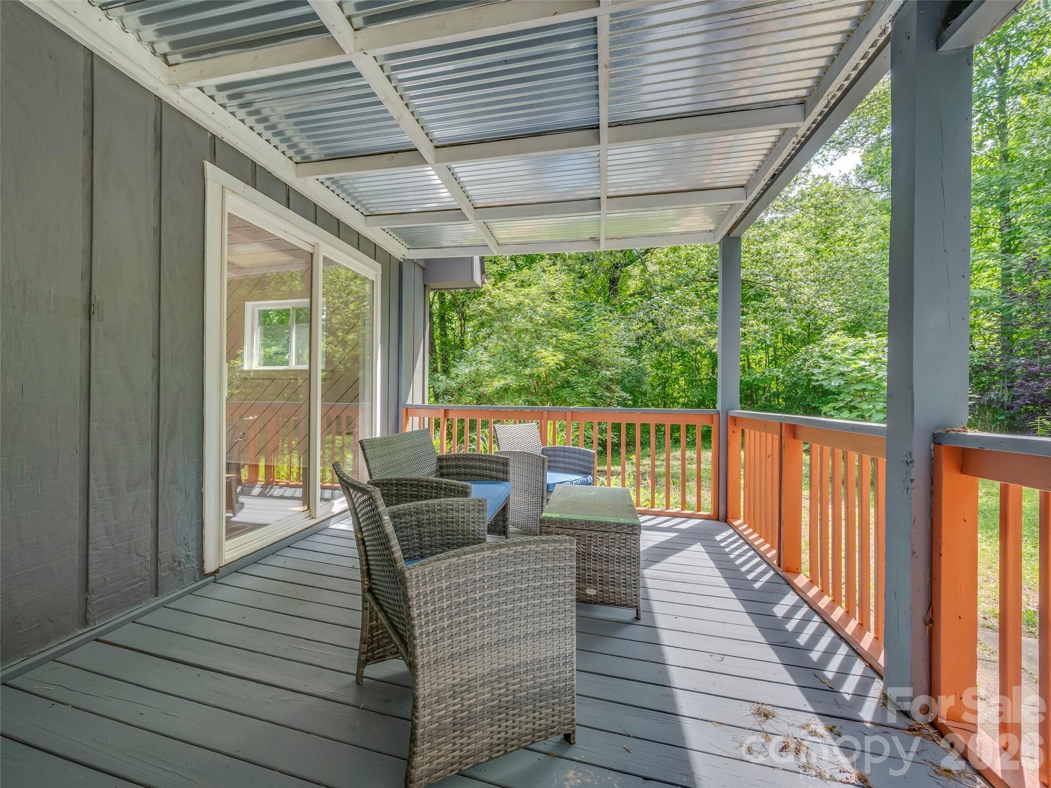 Covered deck space - 3276 Howard Gap Road, Hendersonville