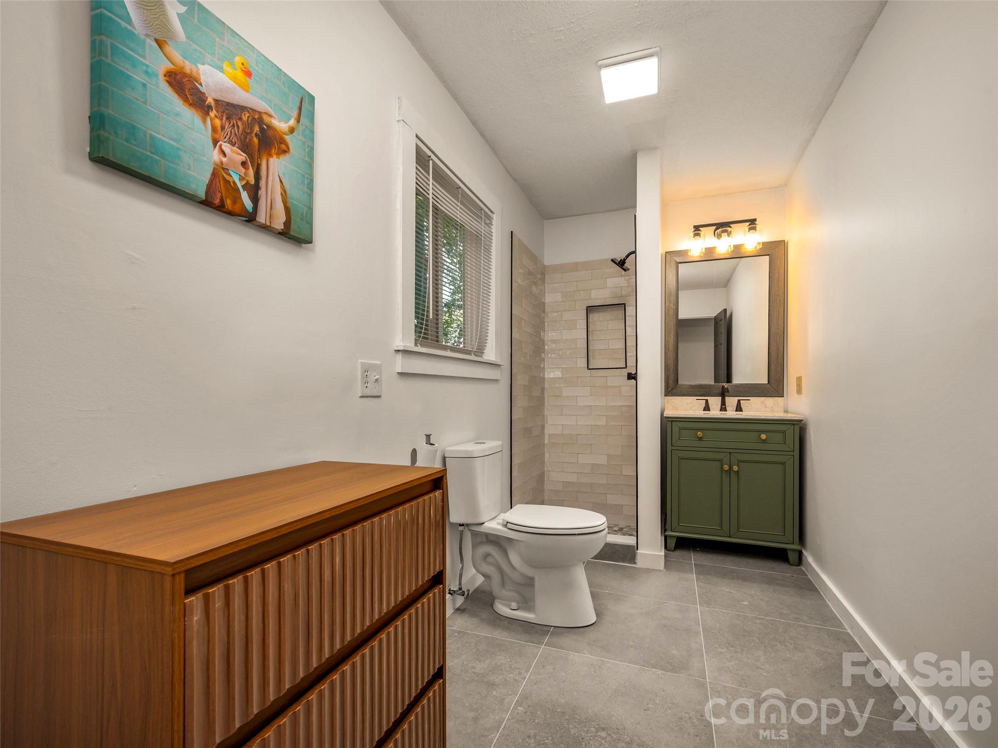 Main level bathroom - 3276 Howard Gap Road, Hendersonville