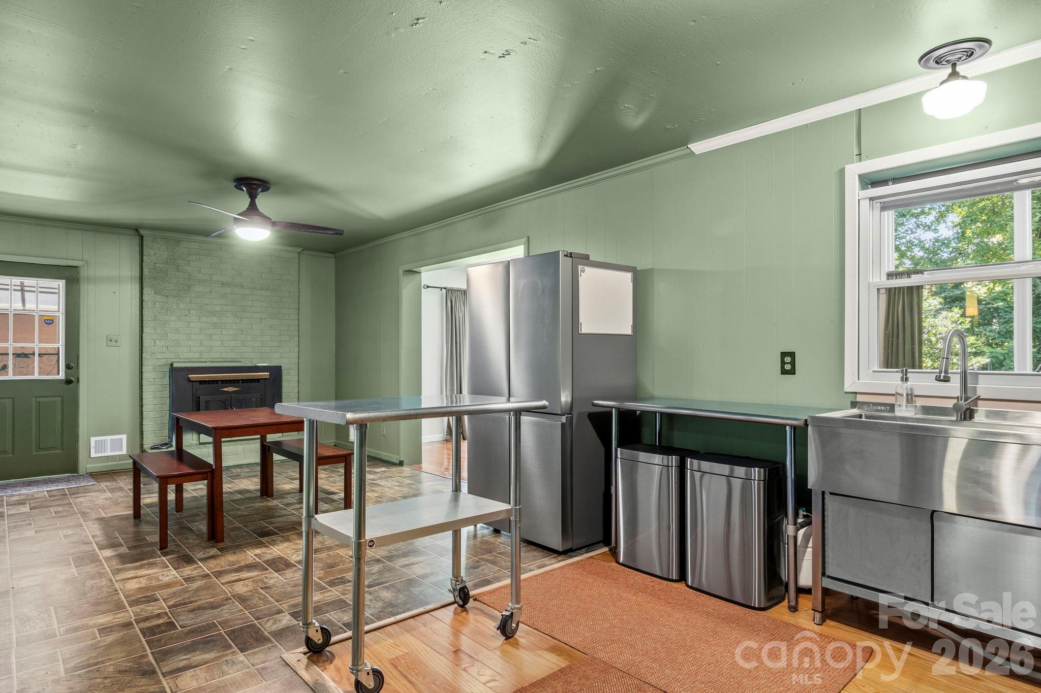 Kitchen - 2951 7th Street Drive NE, Hickory