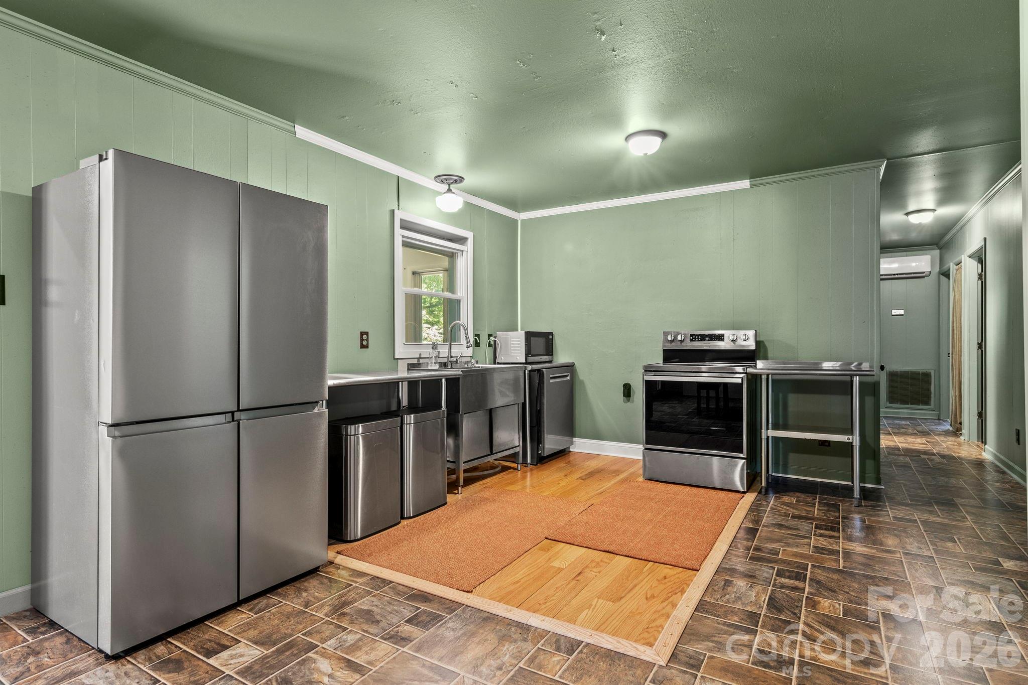Single Family Residence at 2951 7th Street Drive NE, Hickory, photo 14 of 40