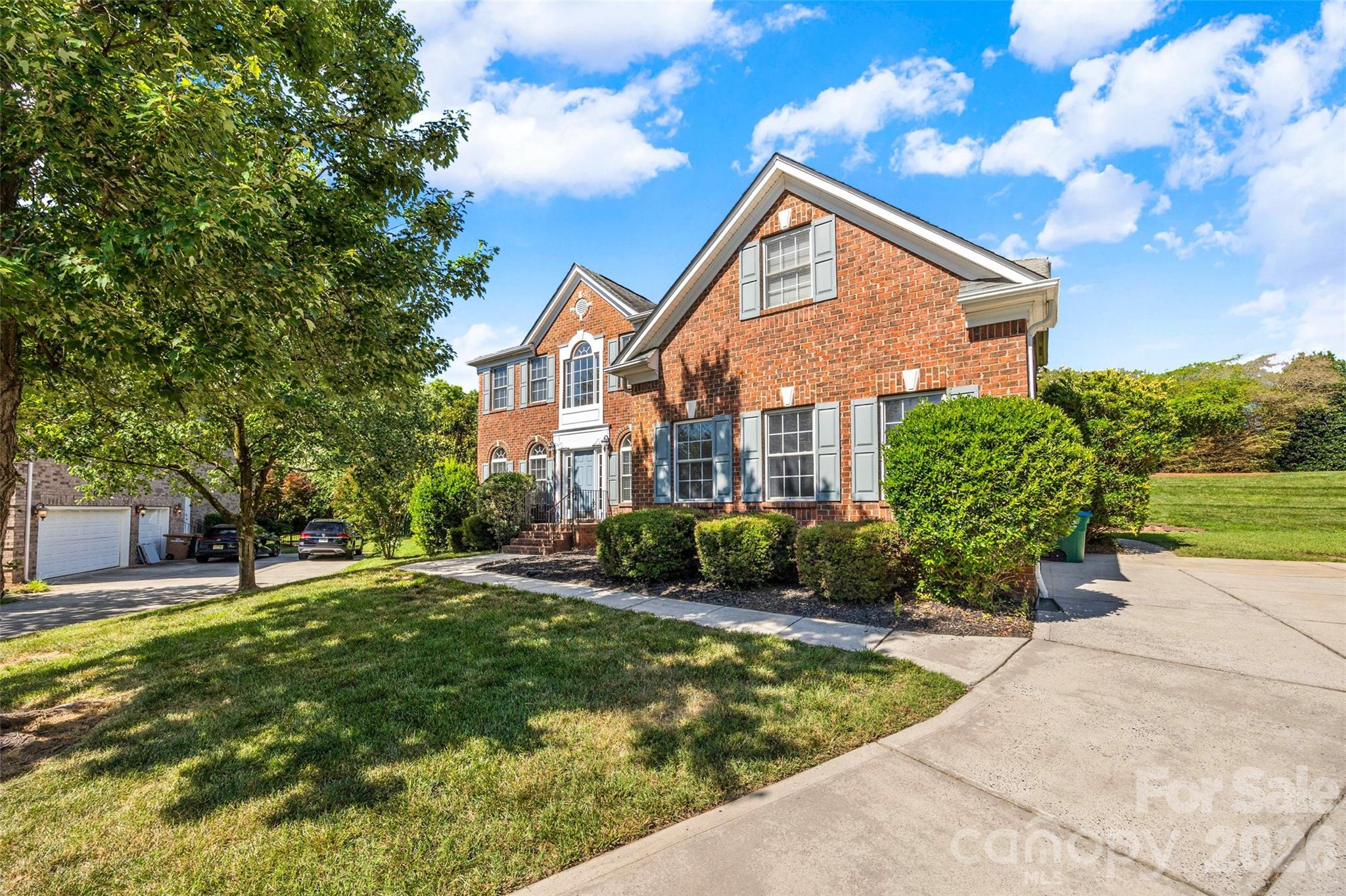 Single Family Residence at 8408 Denholme Drive, Waxhaw, photo 2 of 48