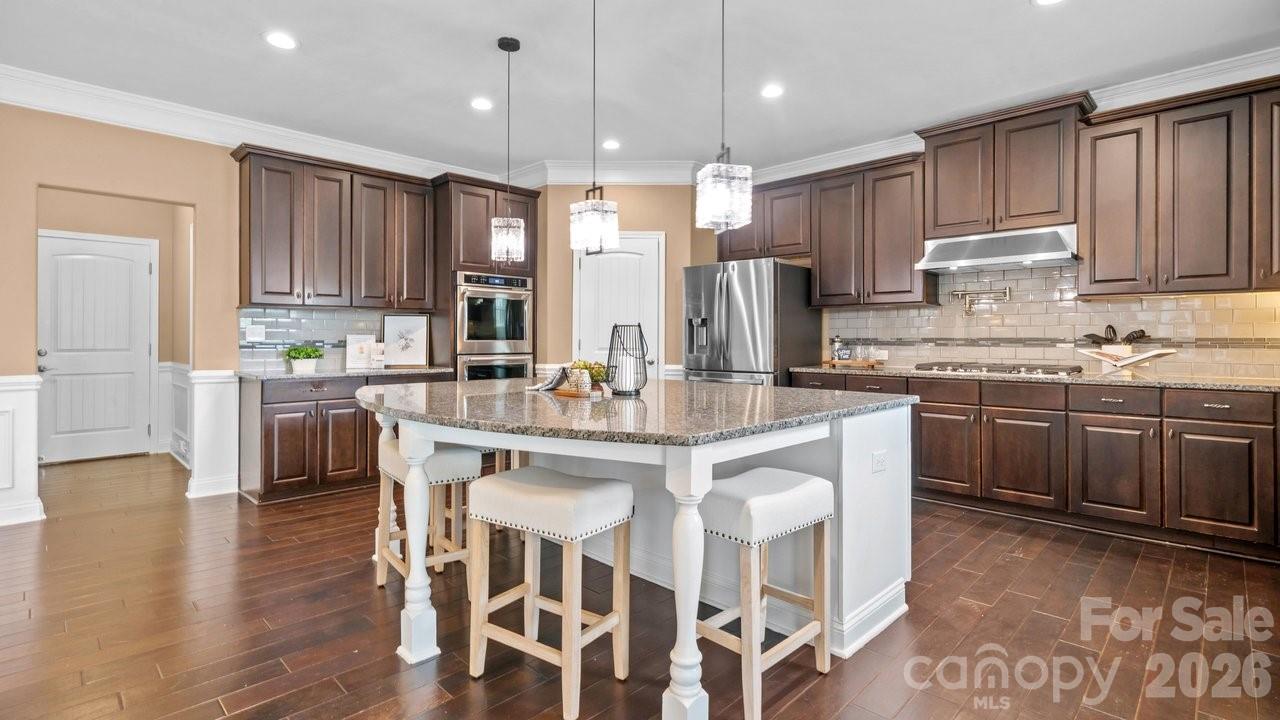 Large Island For Gathering - 16032 Loch Raven Road, Huntersville