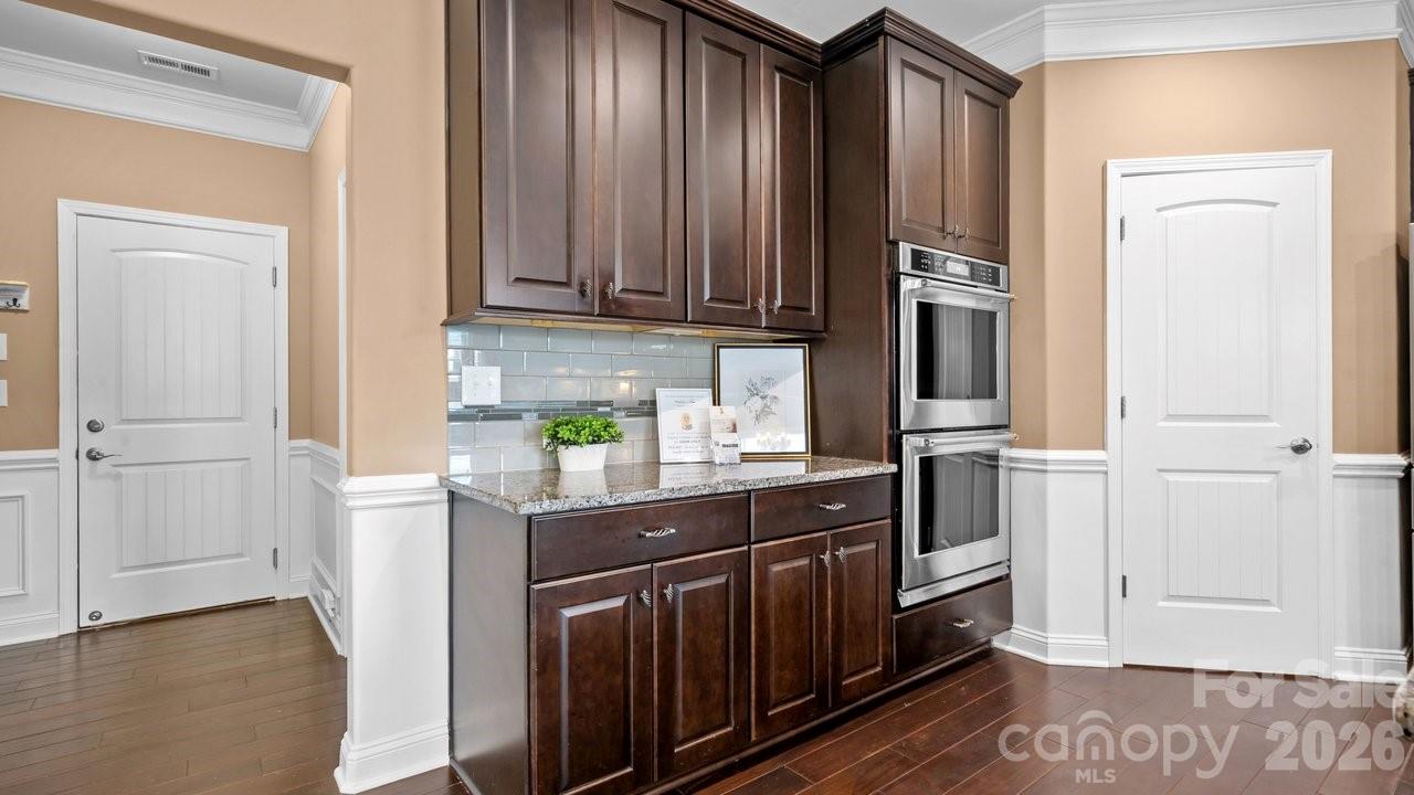 Double Oven - 16032 Loch Raven Road, Huntersville