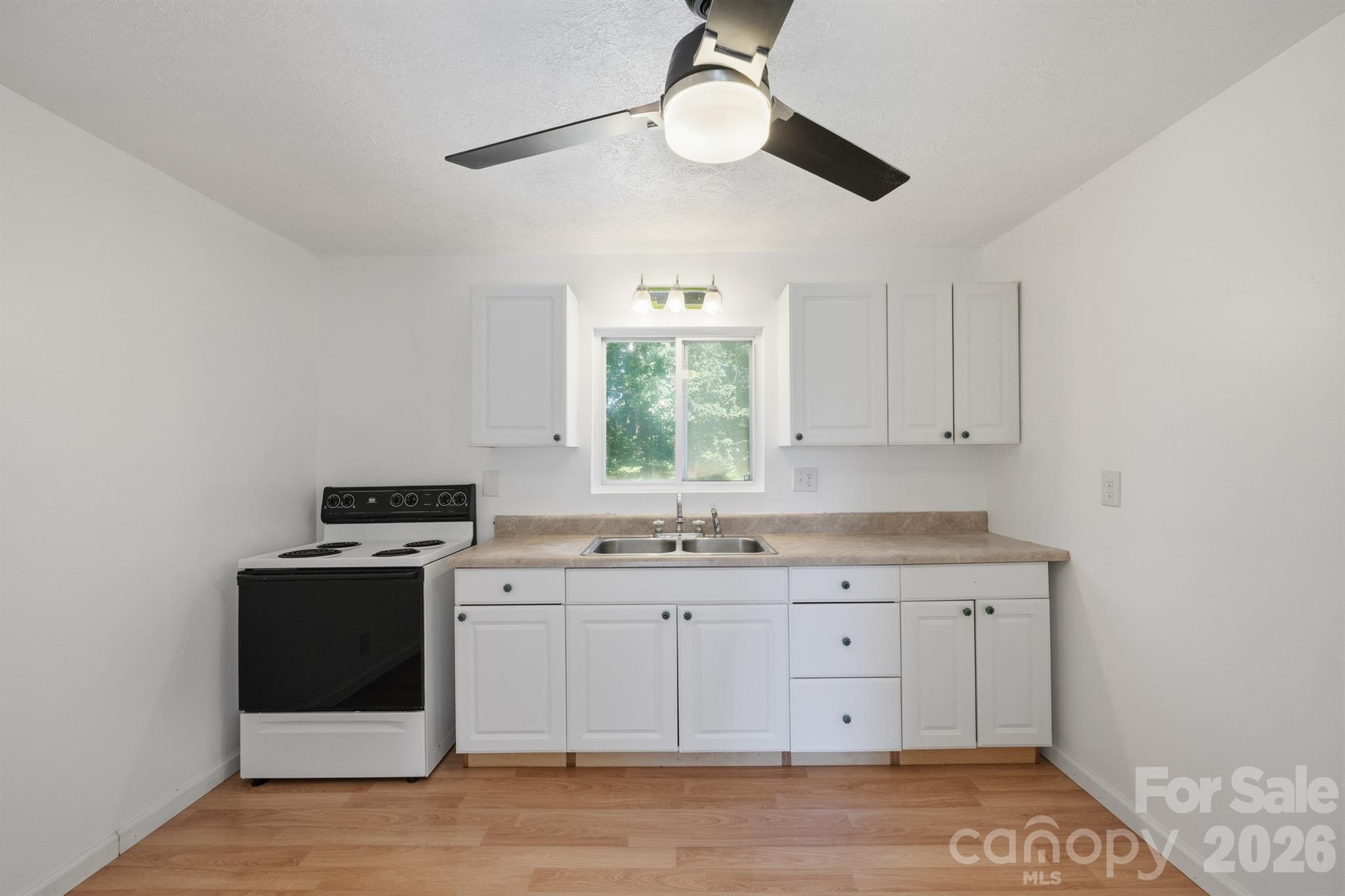 Single Family Residence at 547 Pea Ridge Street, Morganton, photo 31 of 39