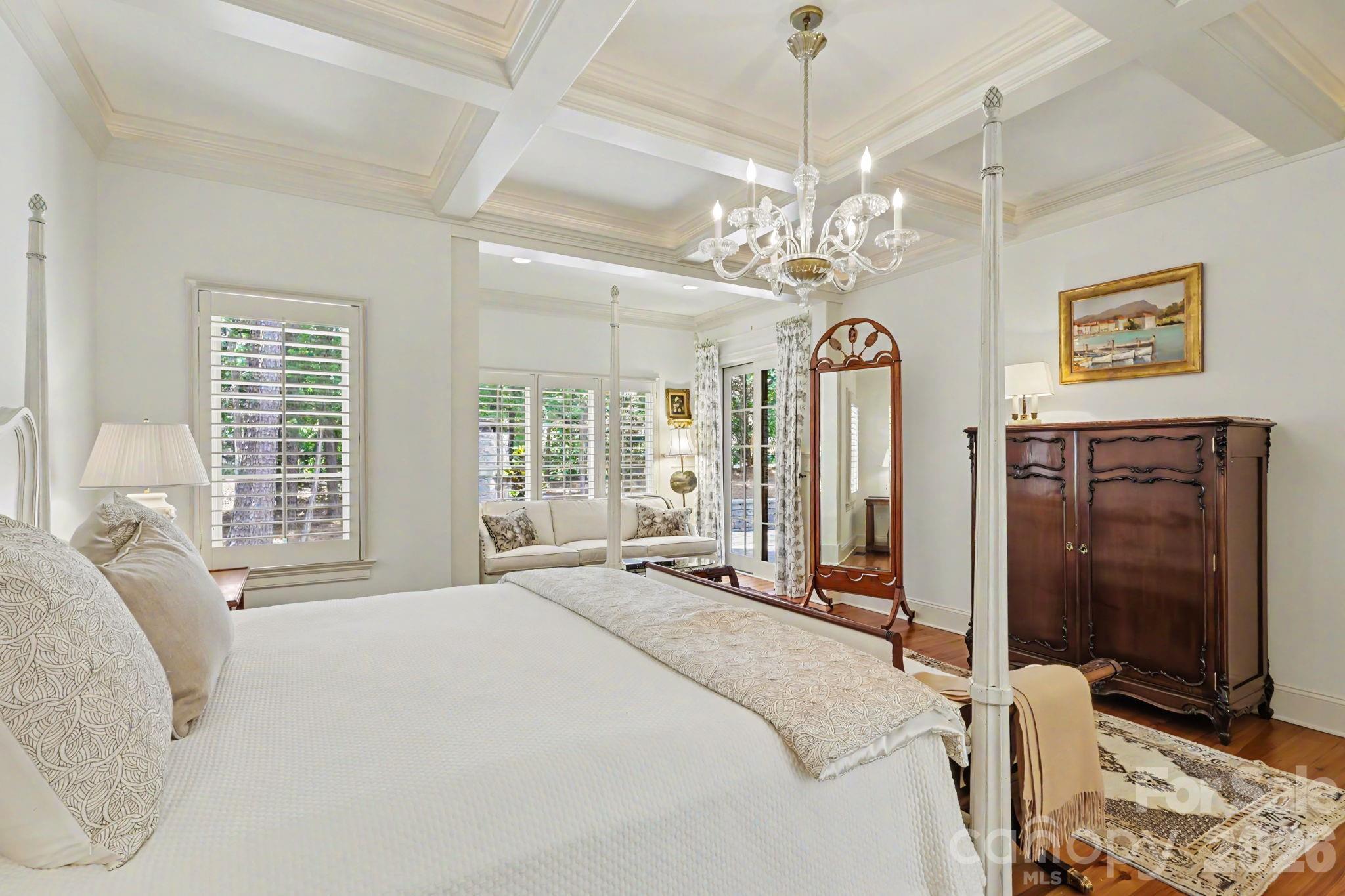 Coffered ceiling with illuminating tray - 508 Hideaway Ridge Court, Matthews
