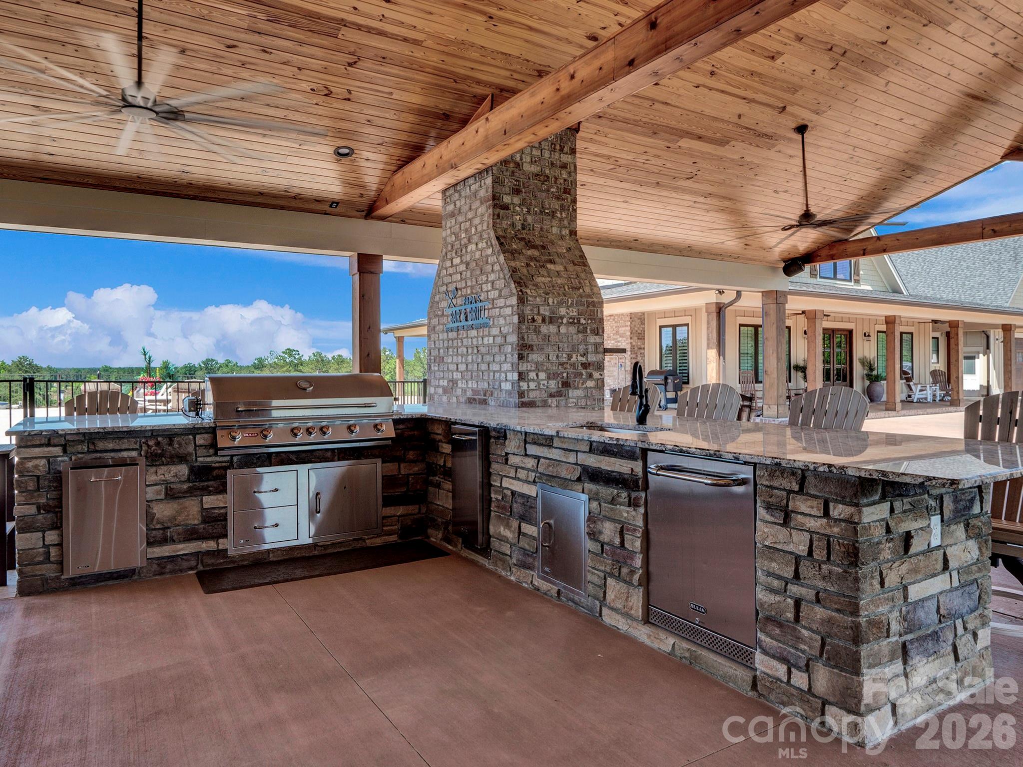 Outdoor Kitchen - 4030 Union Church Road, Peachland