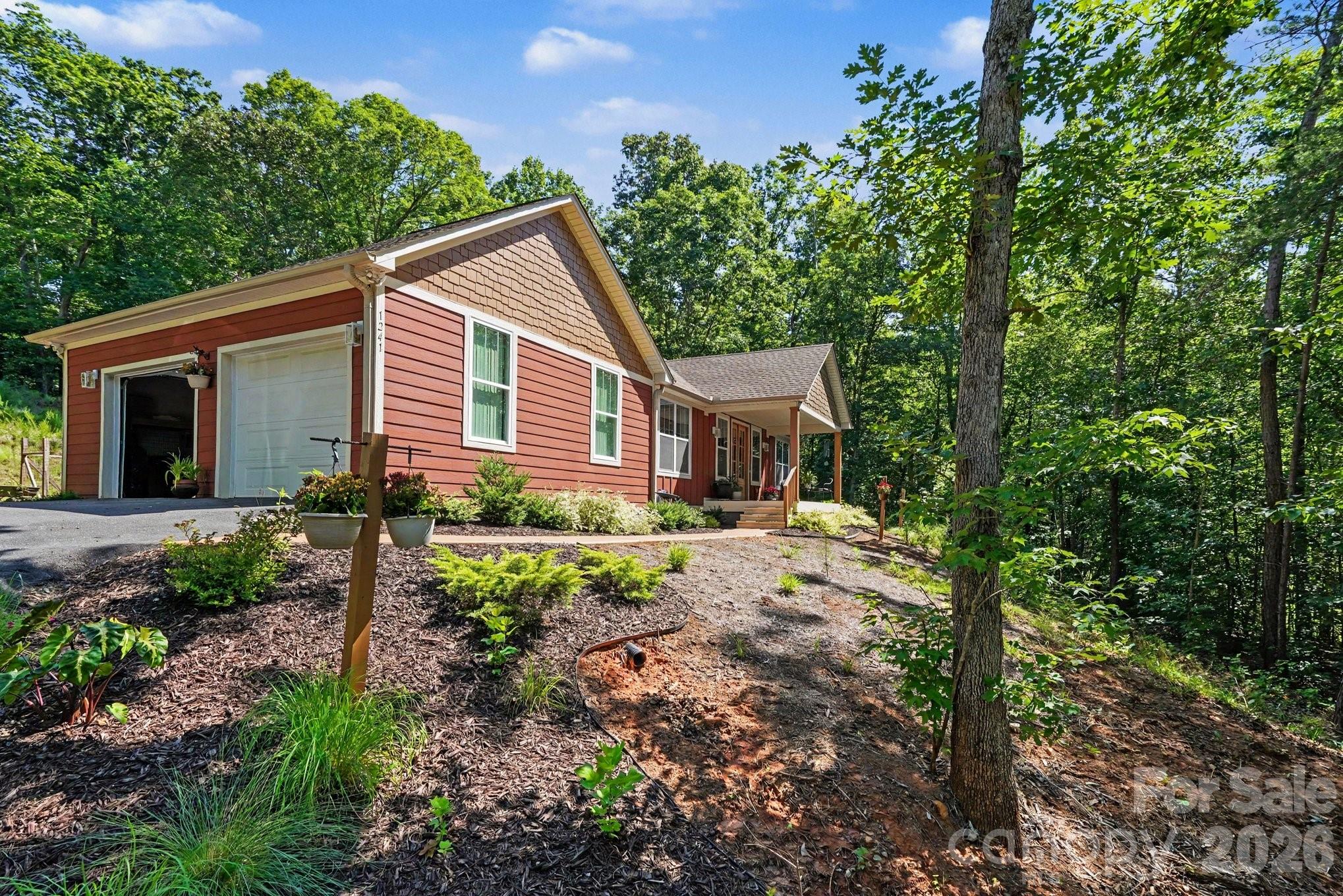 Single Family Residence at 1241 Hayes Road, Columbus, photo 3 of 31