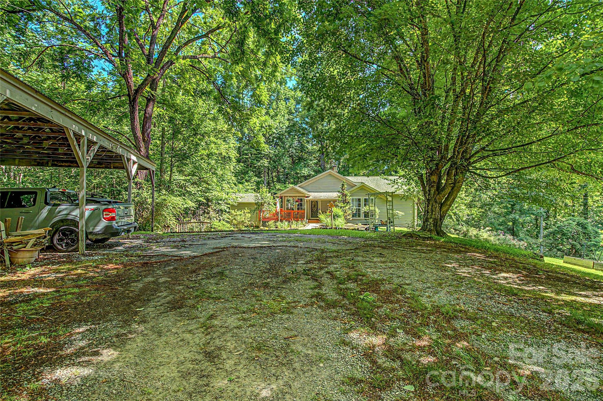 Single Family Residence at 76 Winsome Trail, Hendersonville, photo 3 of 48