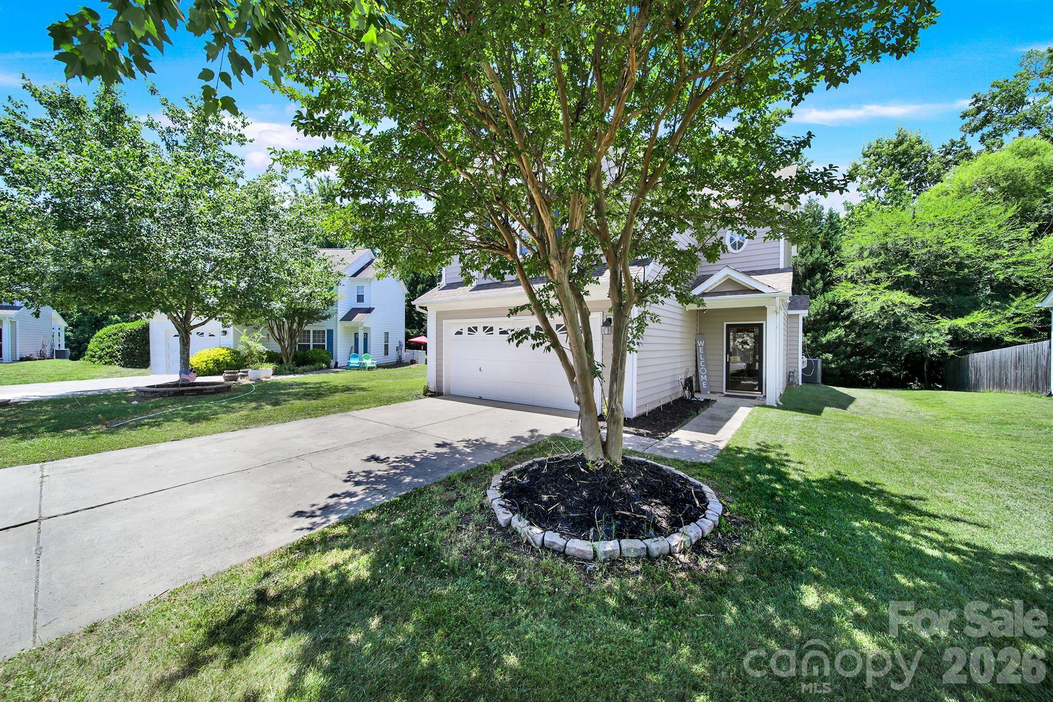 Single Family Residence at 3936 Caliper Place, Fort Mill, photo 2 of 36