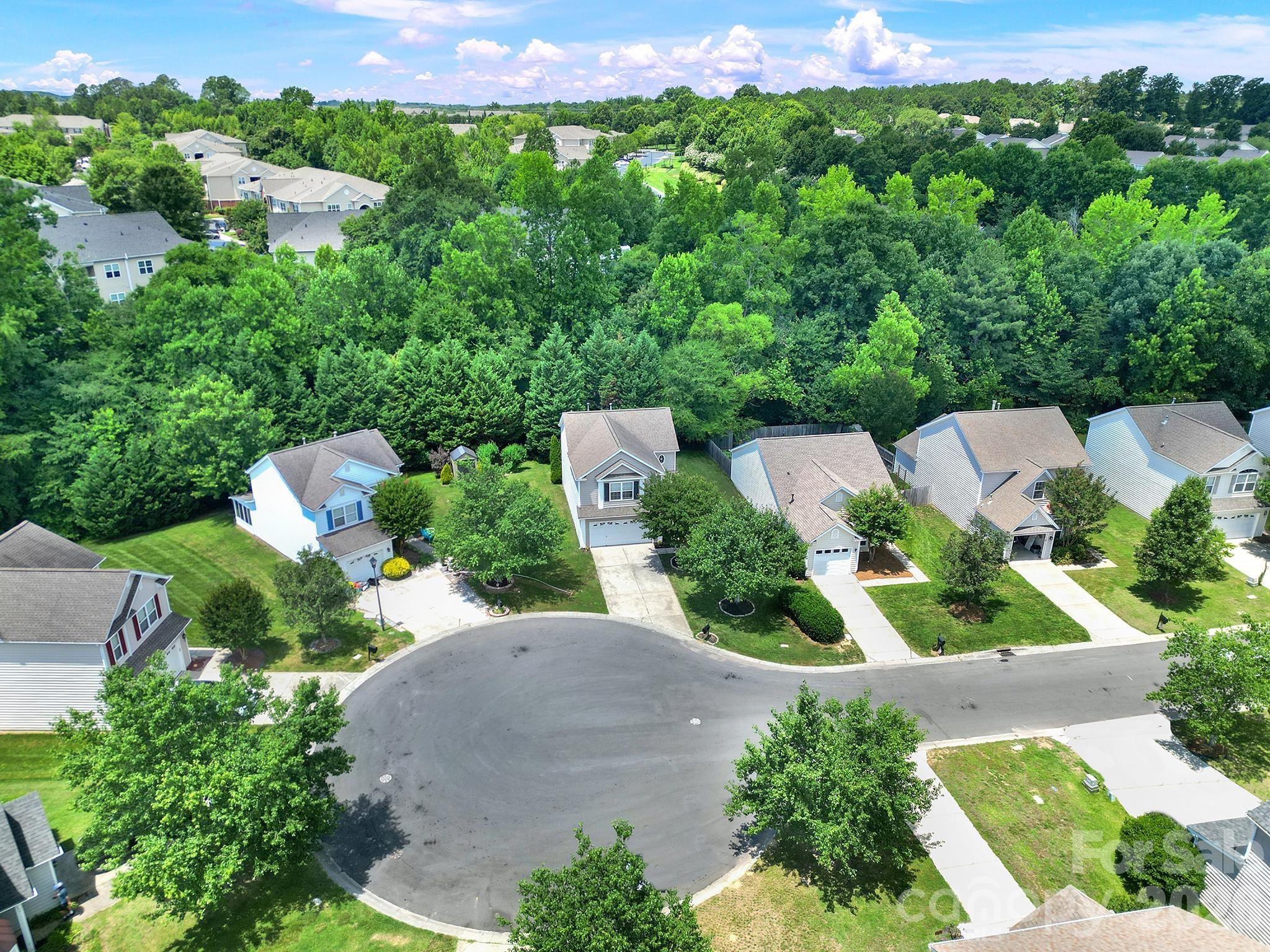 Single Family Residence at 3936 Caliper Place, Fort Mill, photo 3 of 36