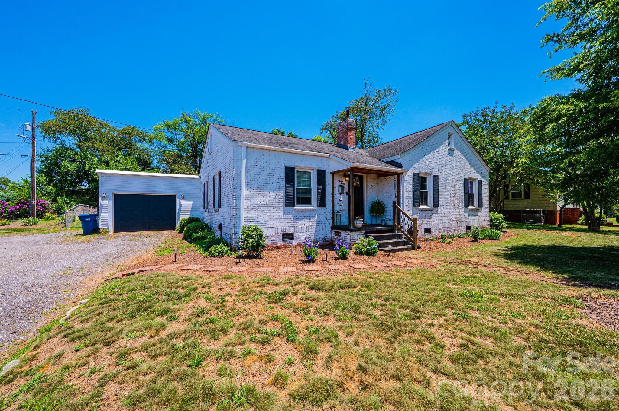 Single Family Residence at 1240 12th Street Place NW, Hickory, photo 2 of 48