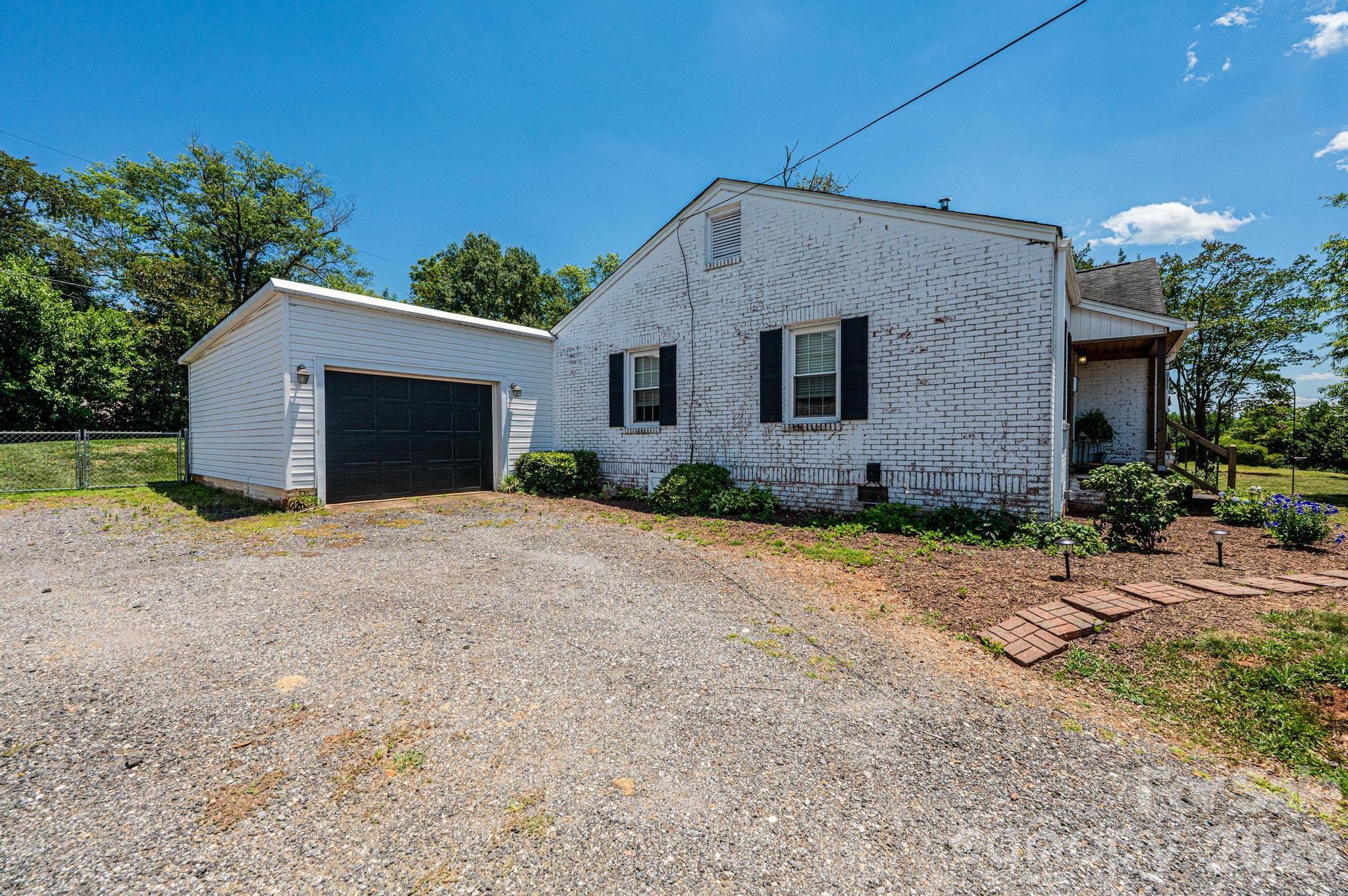Single Family Residence at 1240 12th Street Place NW, Hickory, photo 3 of 48