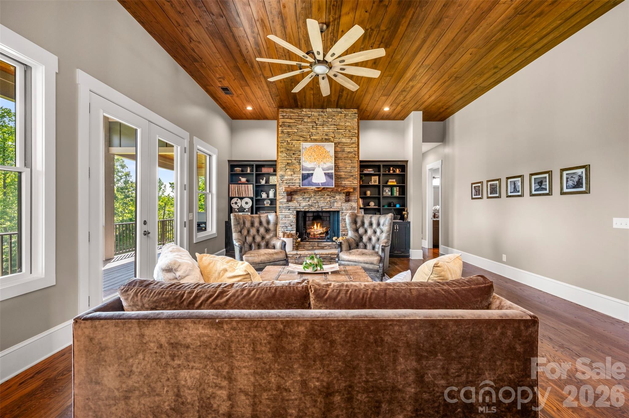 Wood burning fireplace in the living room with gas starter - 398 Mapleton Lane, Columbus