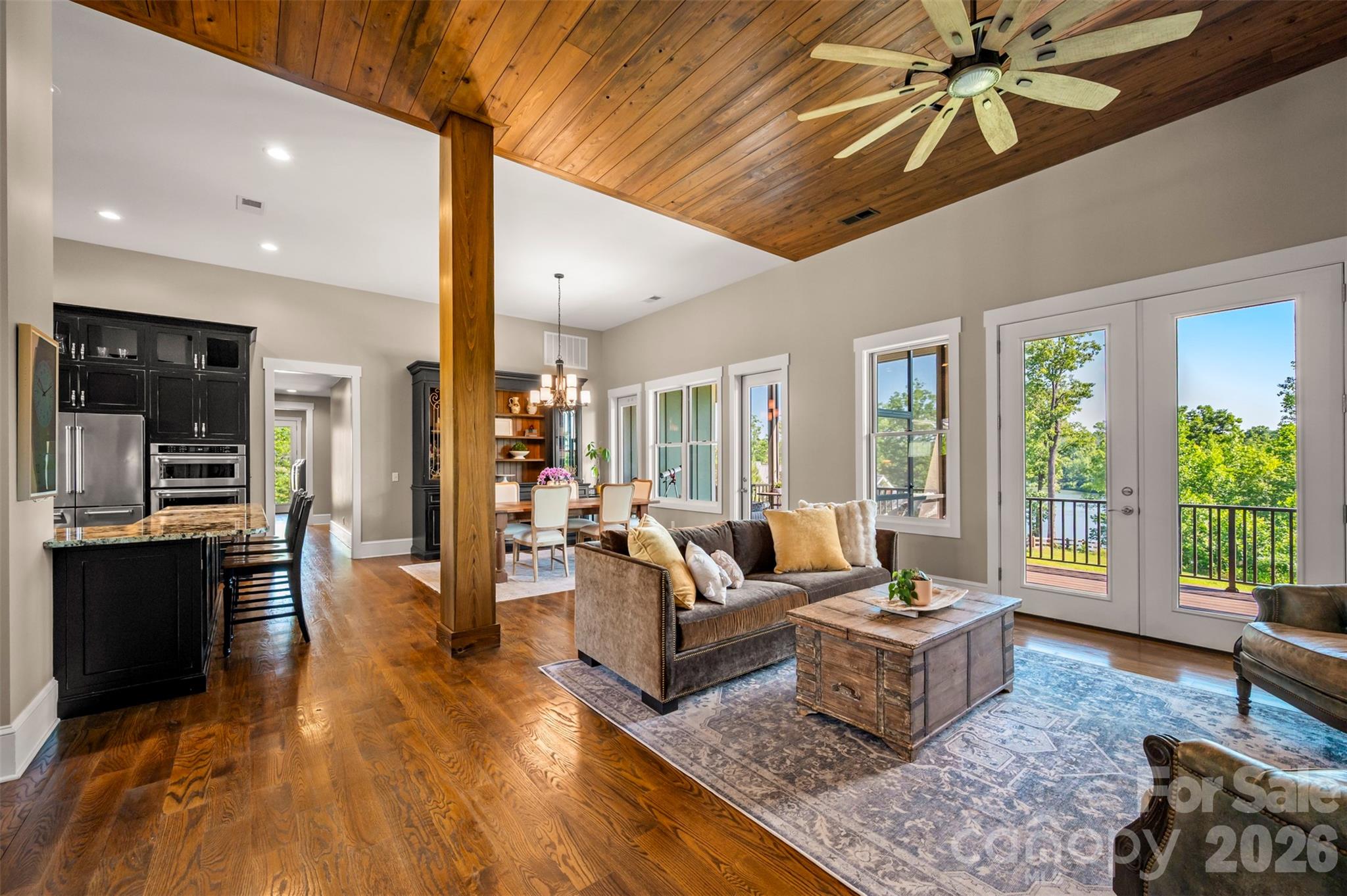Open concept main level living - 398 Mapleton Lane, Columbus