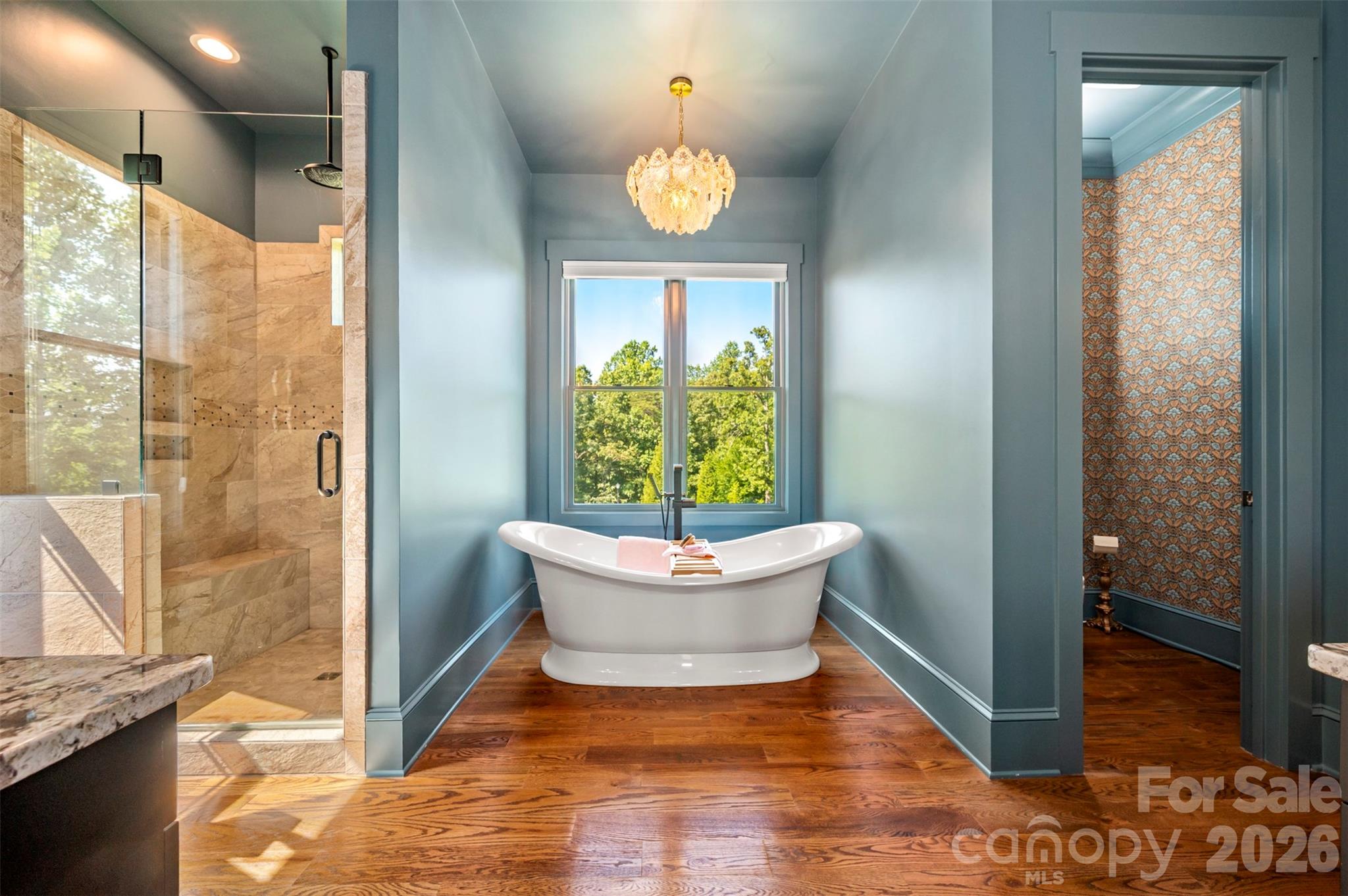 Soaking tub, shower and two vanities - 398 Mapleton Lane, Columbus