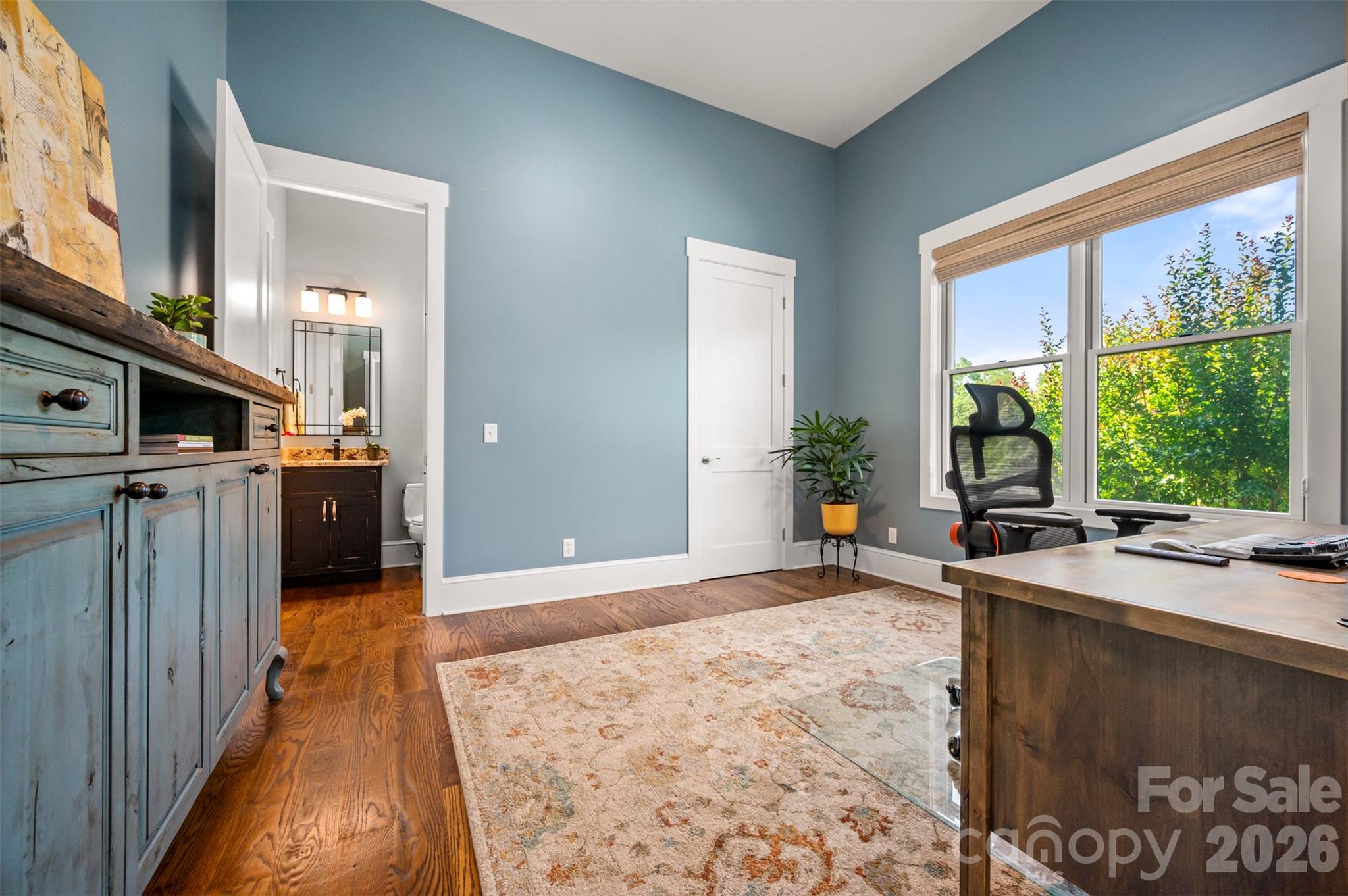 Office or additional bedroom with powder room - 398 Mapleton Lane, Columbus
