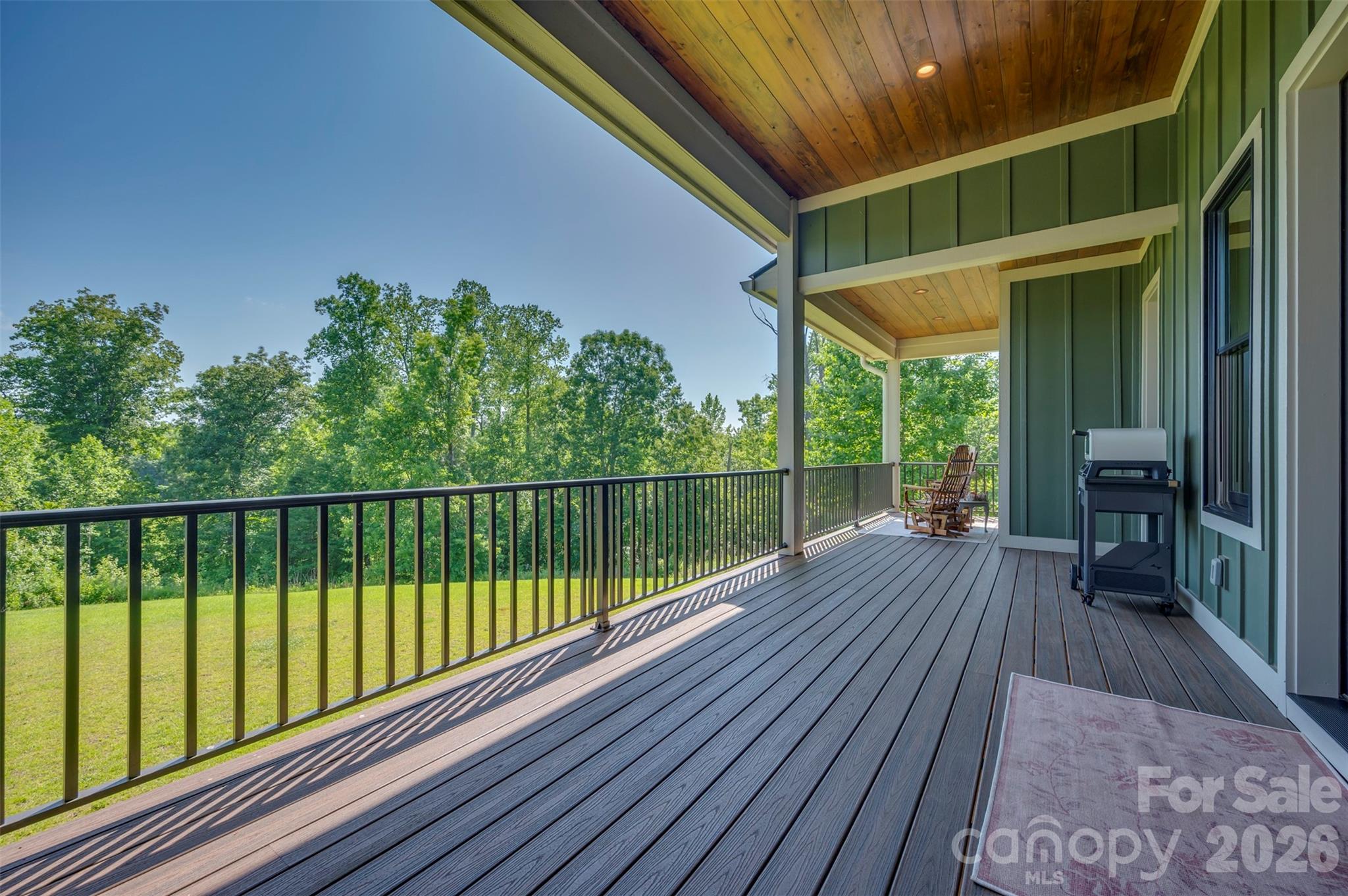 Large covered porch, perfect for grill parties - 398 Mapleton Lane, Columbus