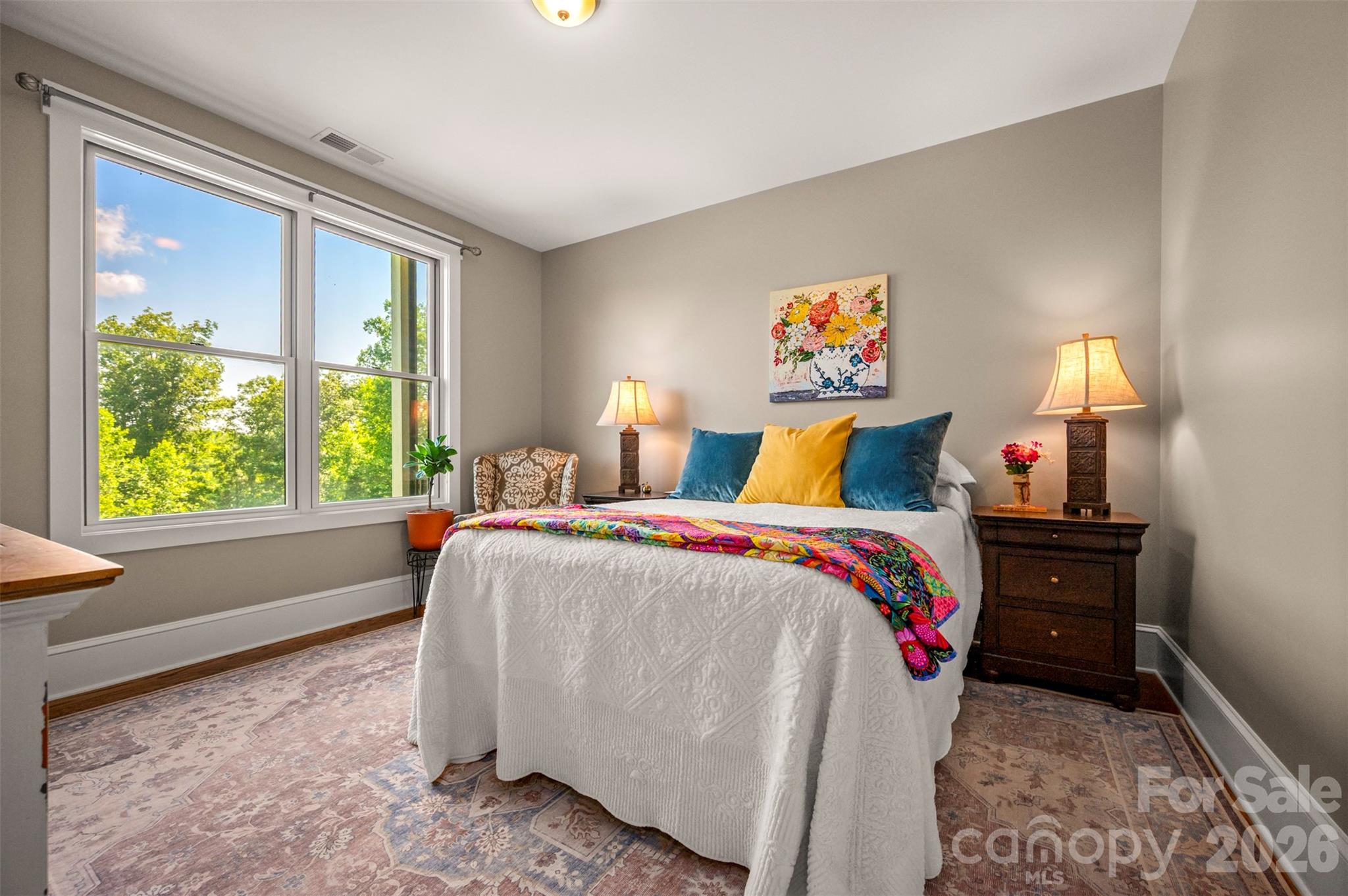 Main level bedroom with large closet - 398 Mapleton Lane, Columbus