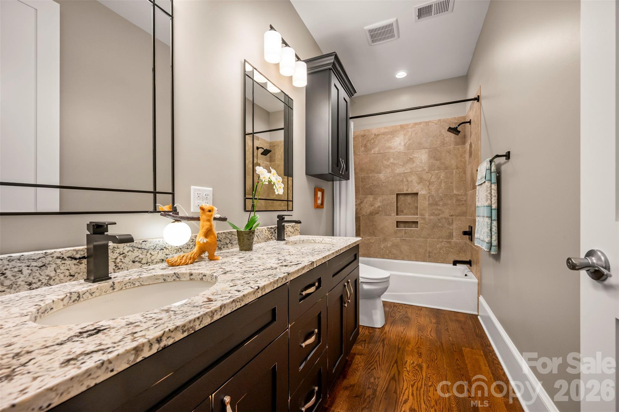 Full bathroom on main level - 398 Mapleton Lane, Columbus
