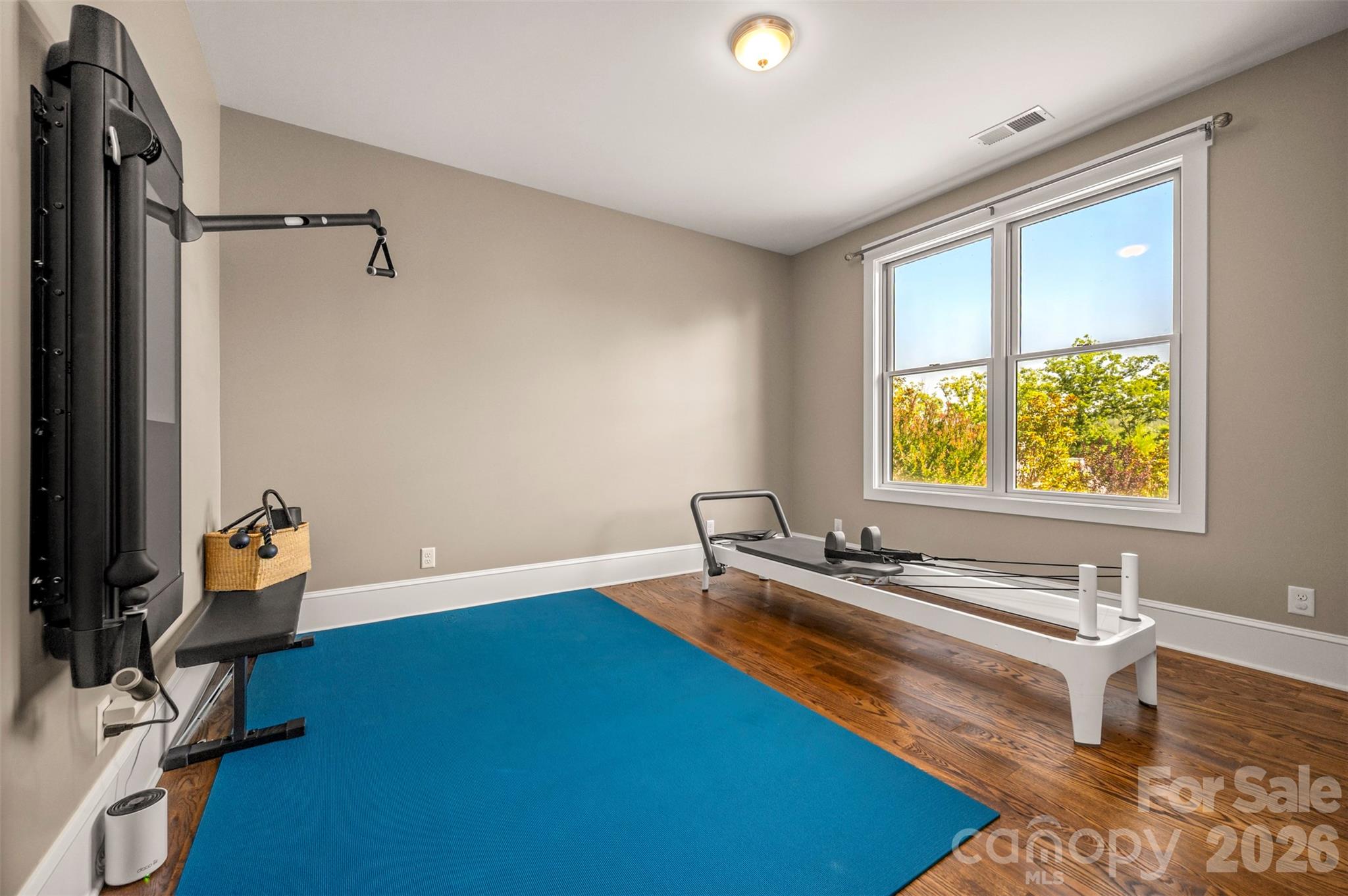 Another bedroom on the main level, used as an exercise room at the moment - 398 Mapleton Lane, Columbus