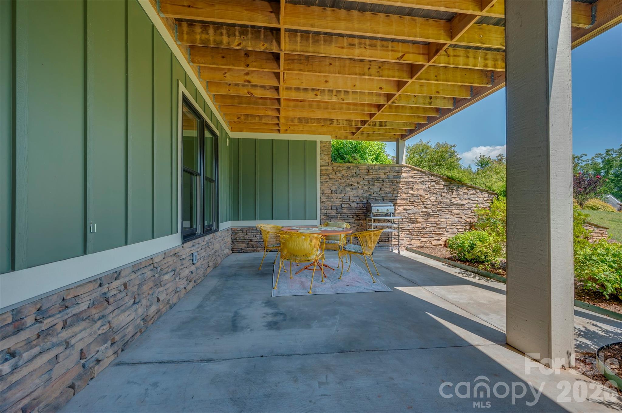 Lower walk-out level patio - 398 Mapleton Lane, Columbus