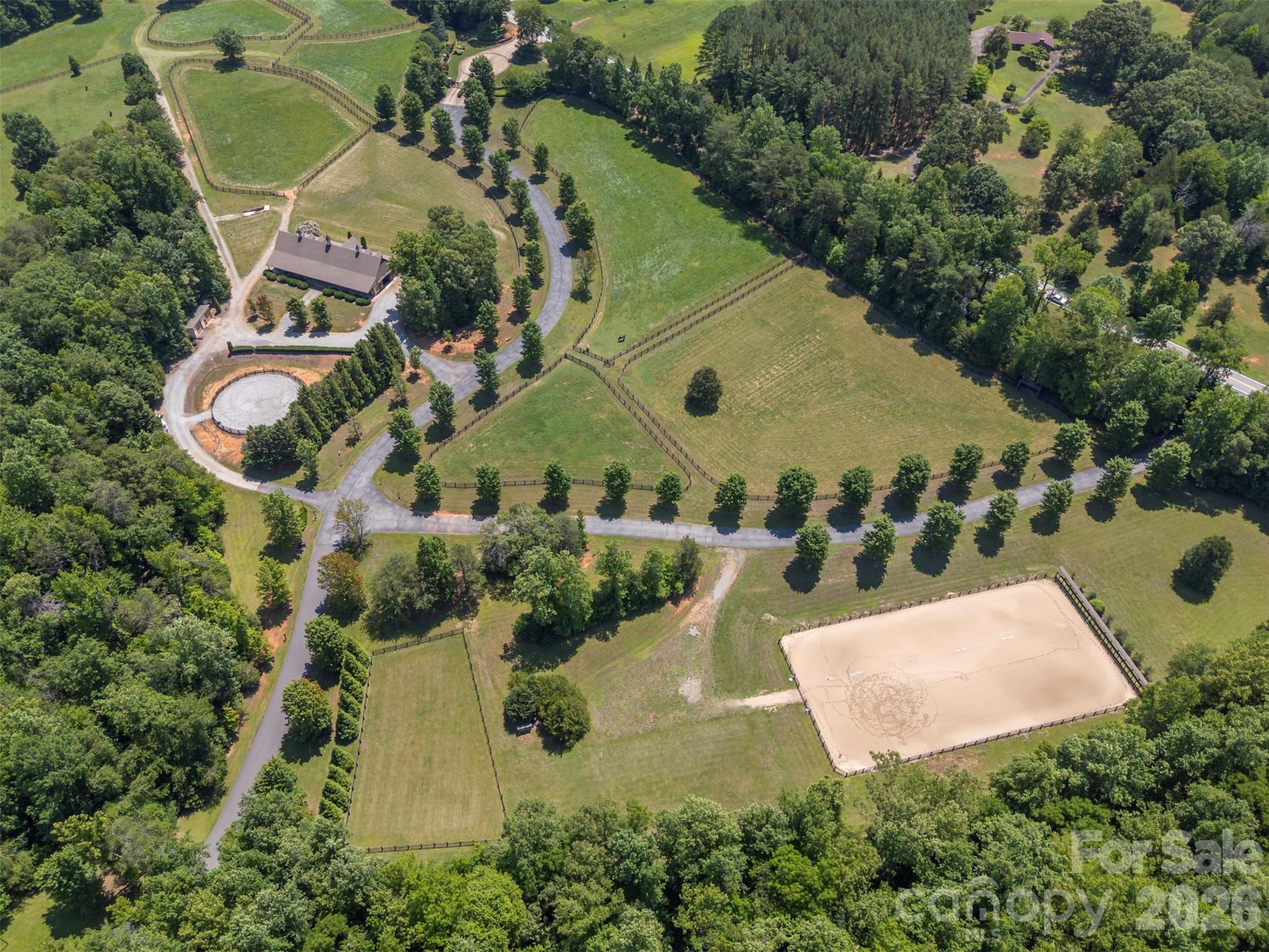 Equestrian facility with community barn and riding arena - 398 Mapleton Lane, Columbus
