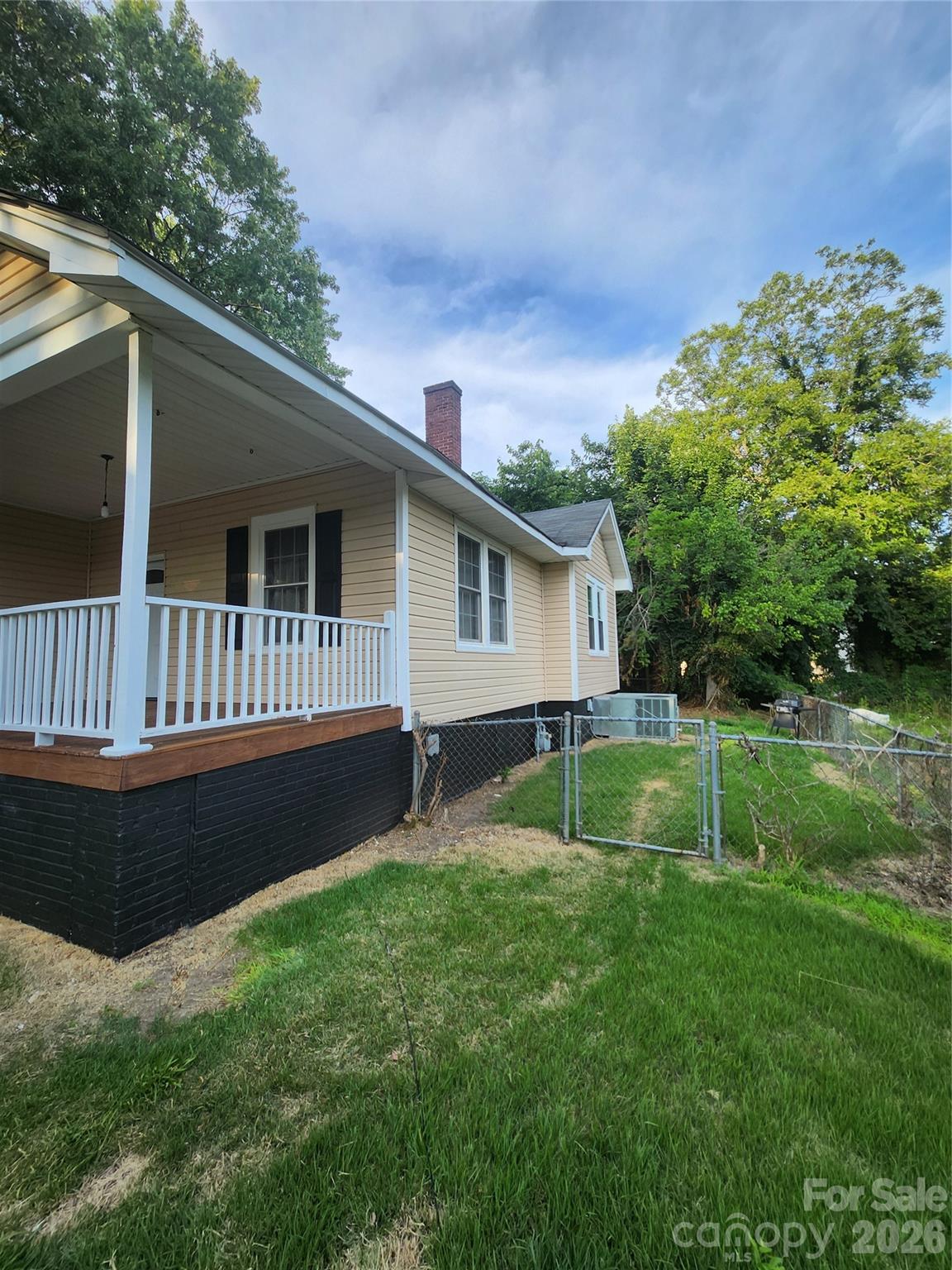 Side - 106 N Liberty Street, Gastonia