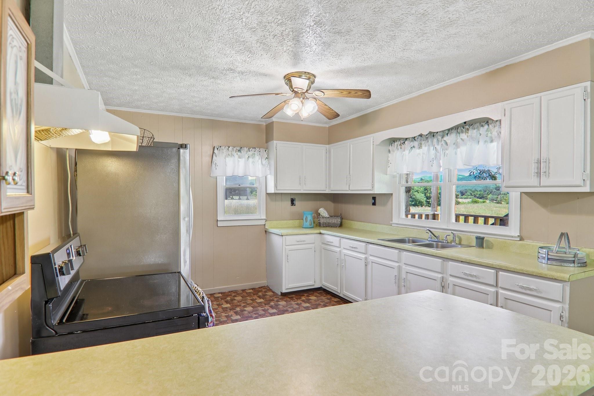 Single Family Residence at 414 Skyline Drive, Canton, photo 13 of 38