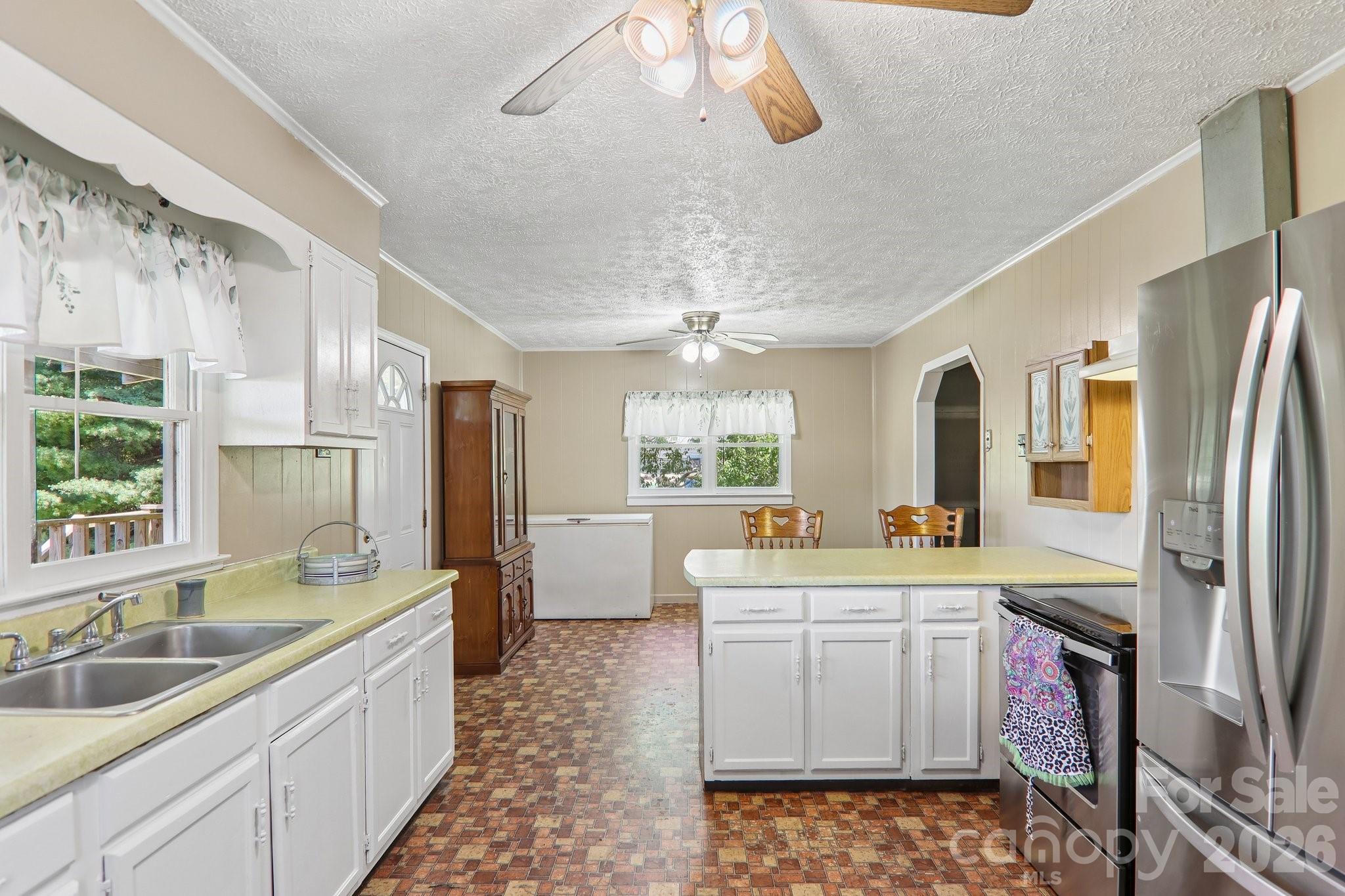 Single Family Residence at 414 Skyline Drive, Canton, photo 14 of 38