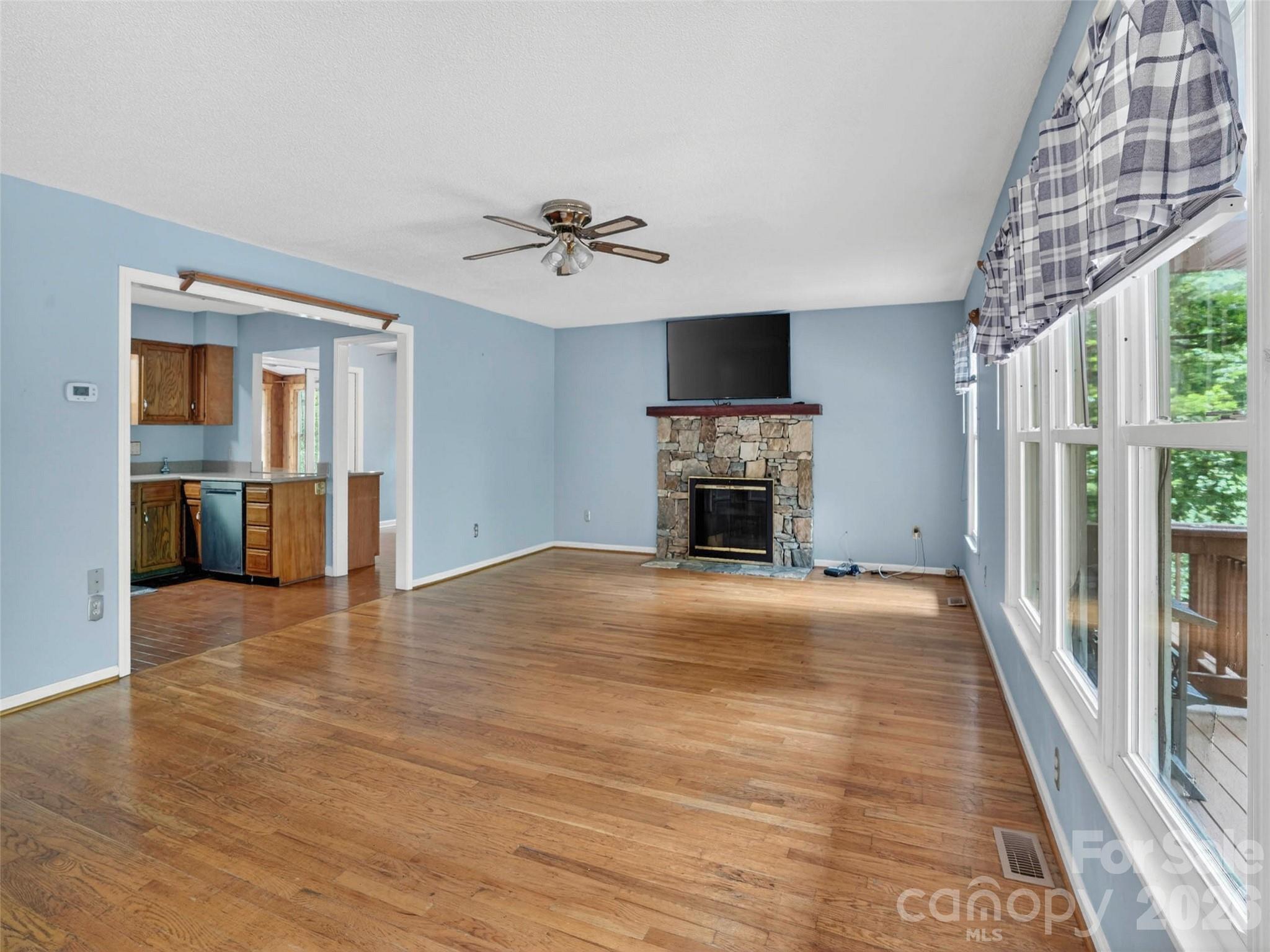 Single Family Residence at 743 Kyles Creek Road, Hendersonville, photo 17 of 48