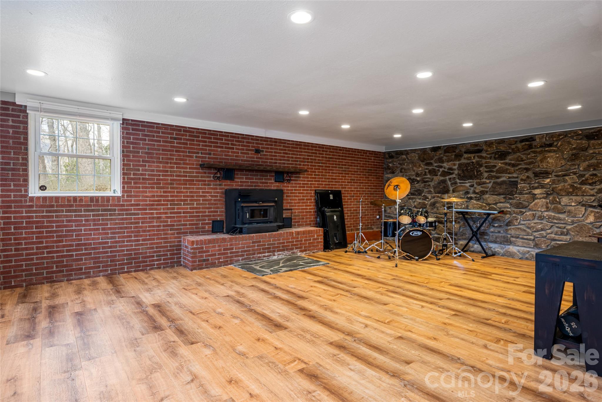 Single Family Residence at 233 Church Road, Fairview, photo 5 of 40