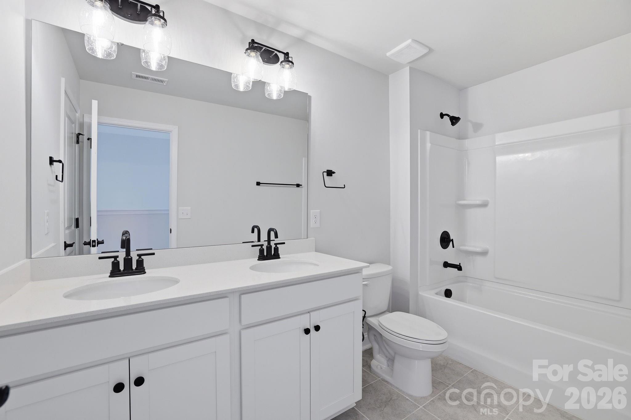 Hall bath - 4009 Grommet Court, Matthews