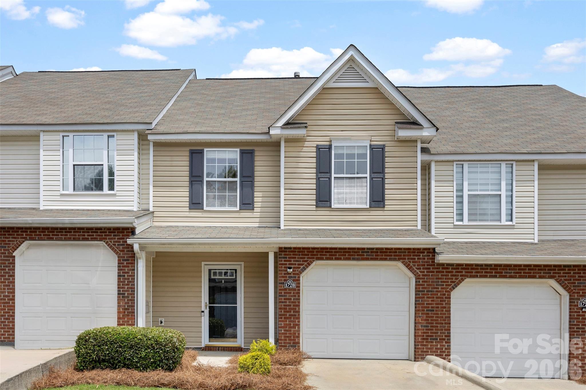 Townhouse at 1728 Eagle Ridge Drive, Rock Hill, photo 2 of 30