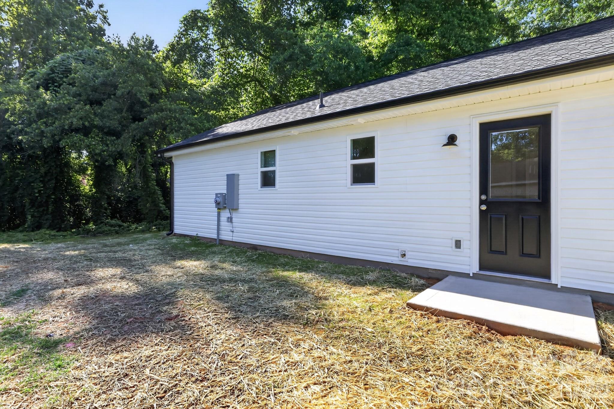 Side & Kitchen Entry - 157 Third Street E, Gaffney