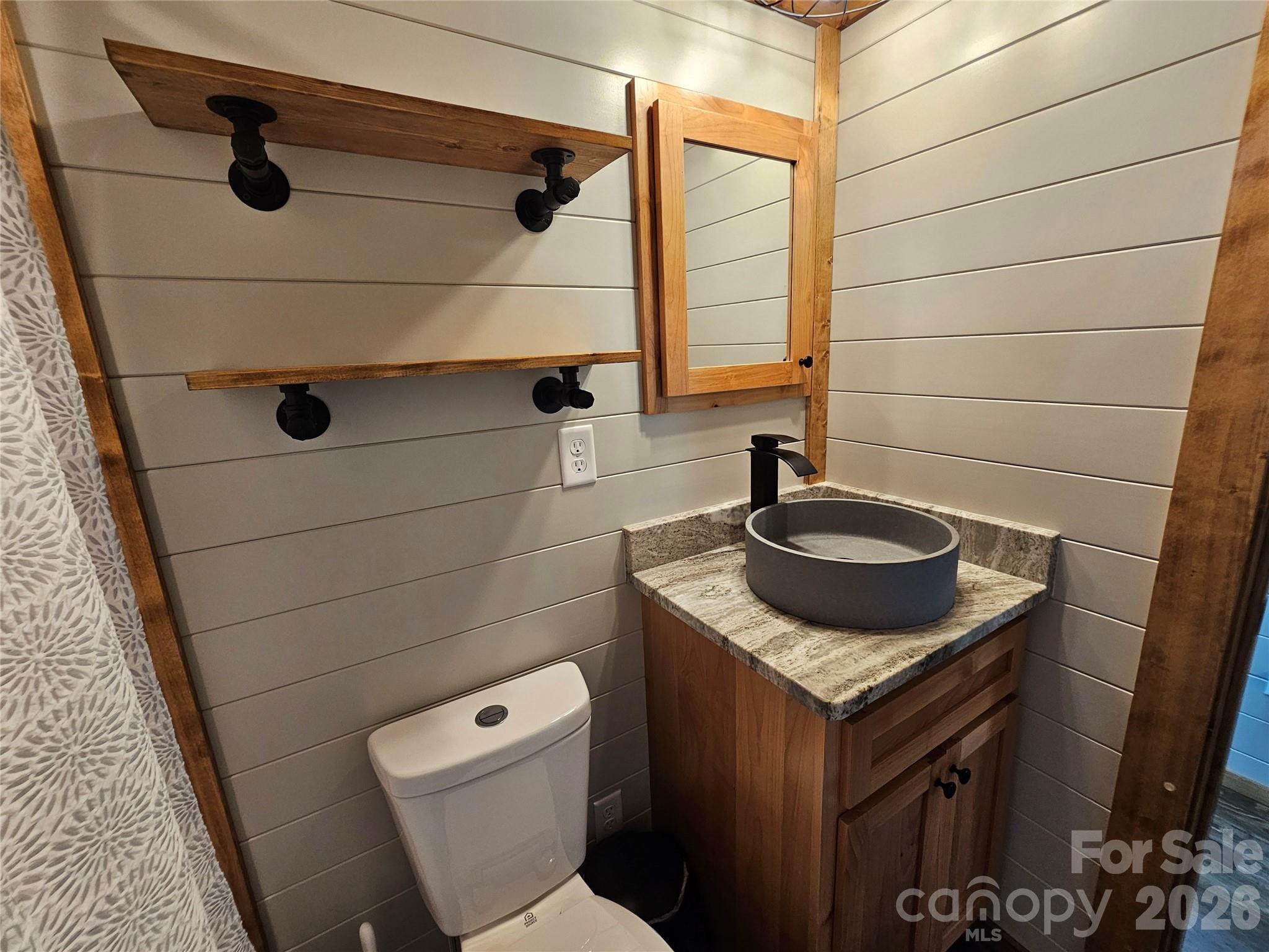 Full Bath - 171 Duff Cove Road, Brevard