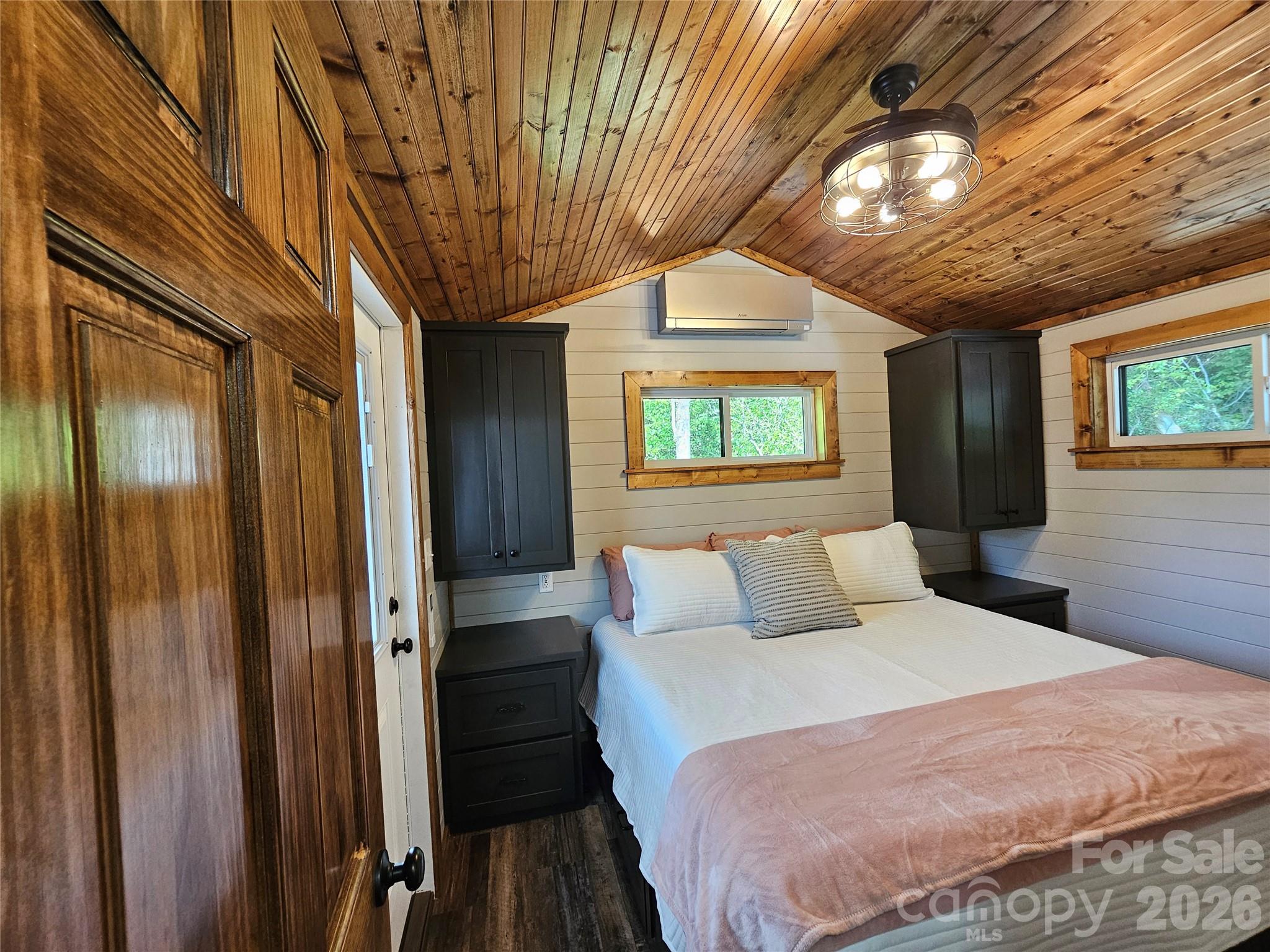 Master Suite - 171 Duff Cove Road, Brevard