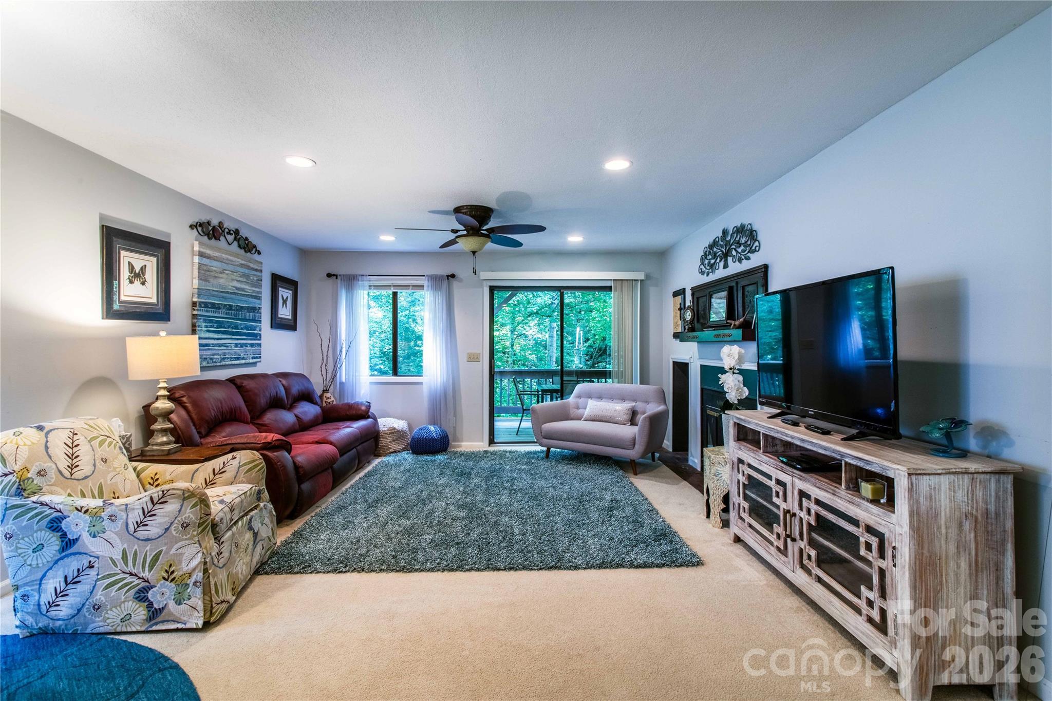 spacious living room - 3A Cedarwood Drive, Asheville