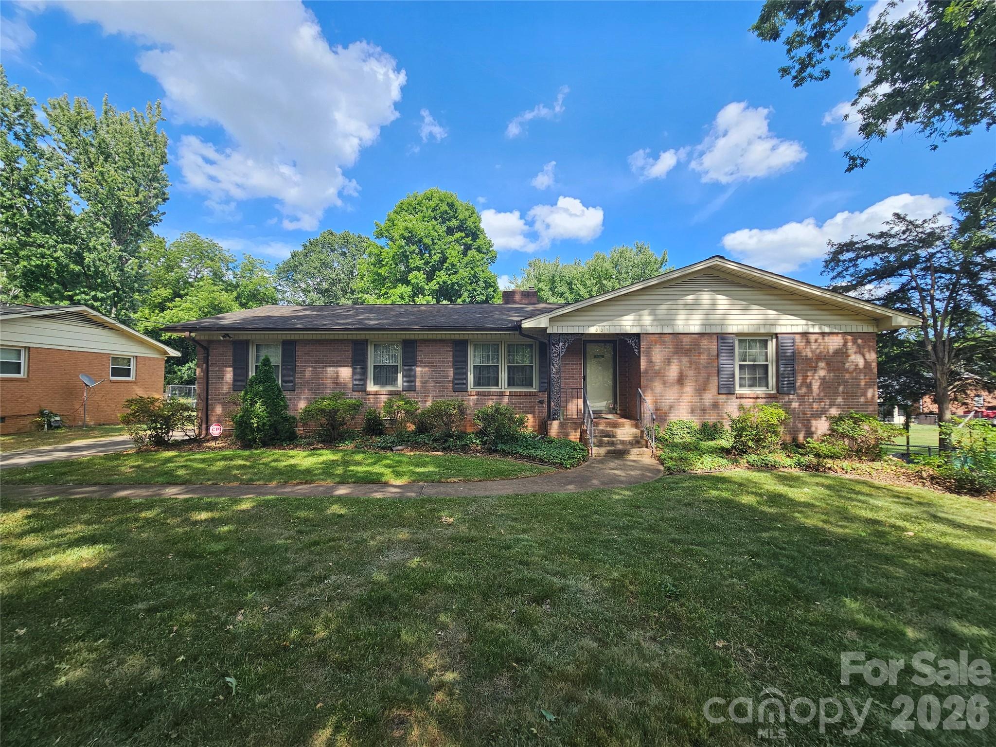 Single Family Residence at 331 Woodside Drive, Shelby, photo 2 of 25