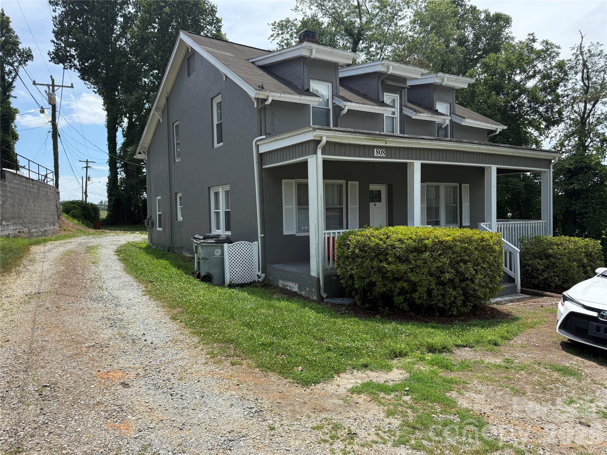 left side of duplex w/ driveway - 808 Harrisburg Drive SW, Lenoir