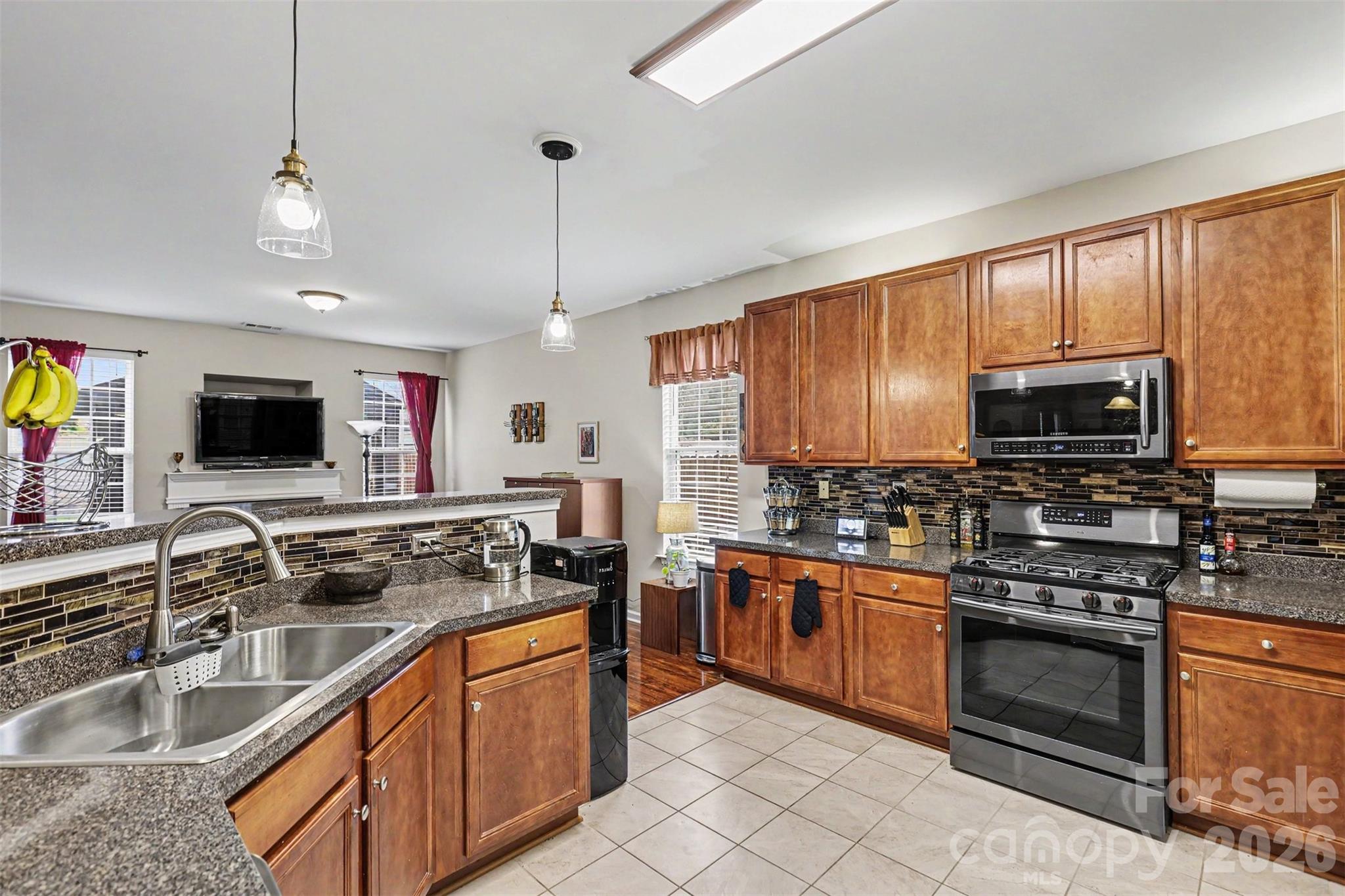 Single Family Residence at 652 Winding Branch Road, Rock Hill, photo 8 of 41