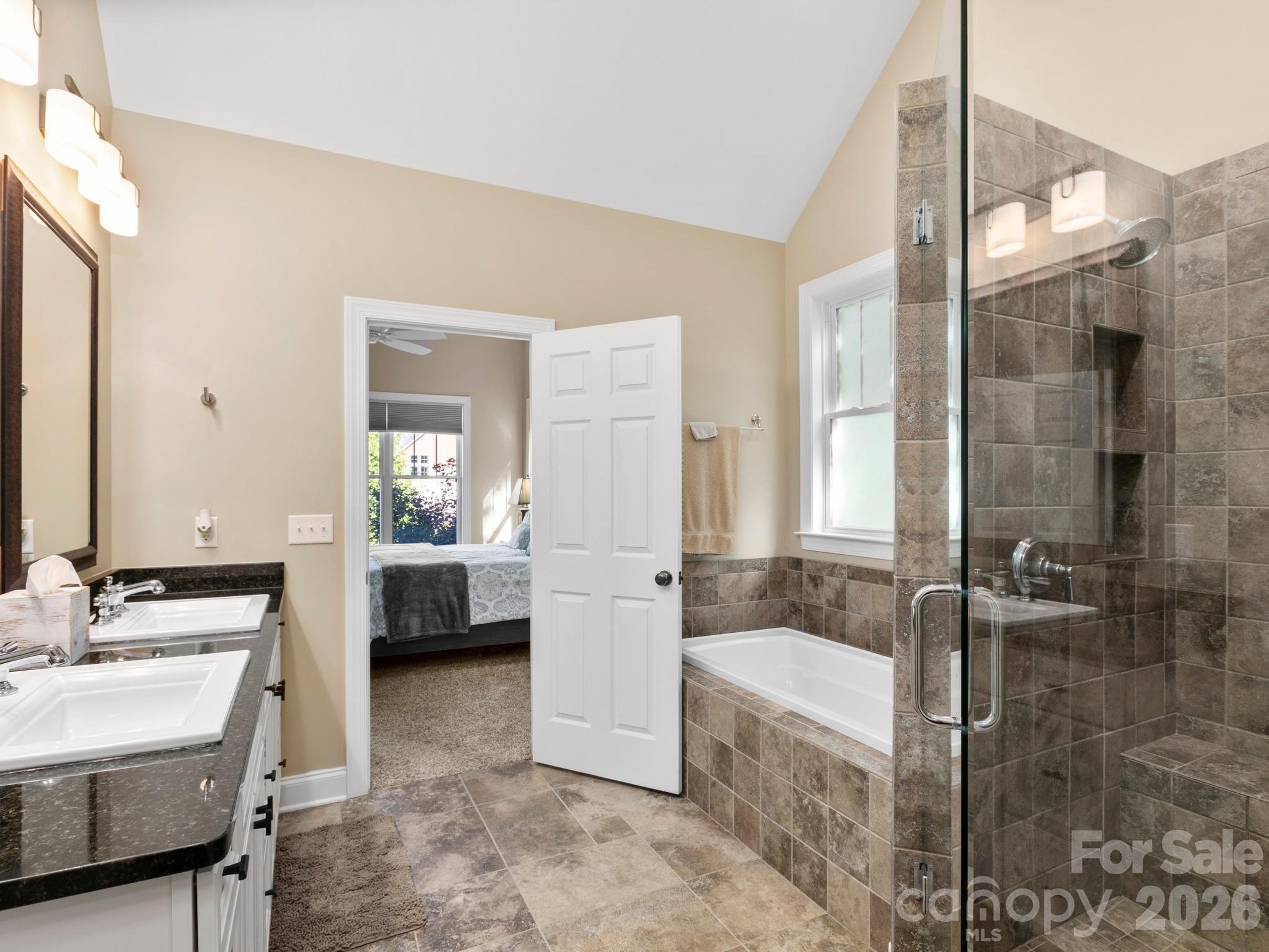 Primary's Full Bathroom - 32 Lake Vista Drive, Fletcher