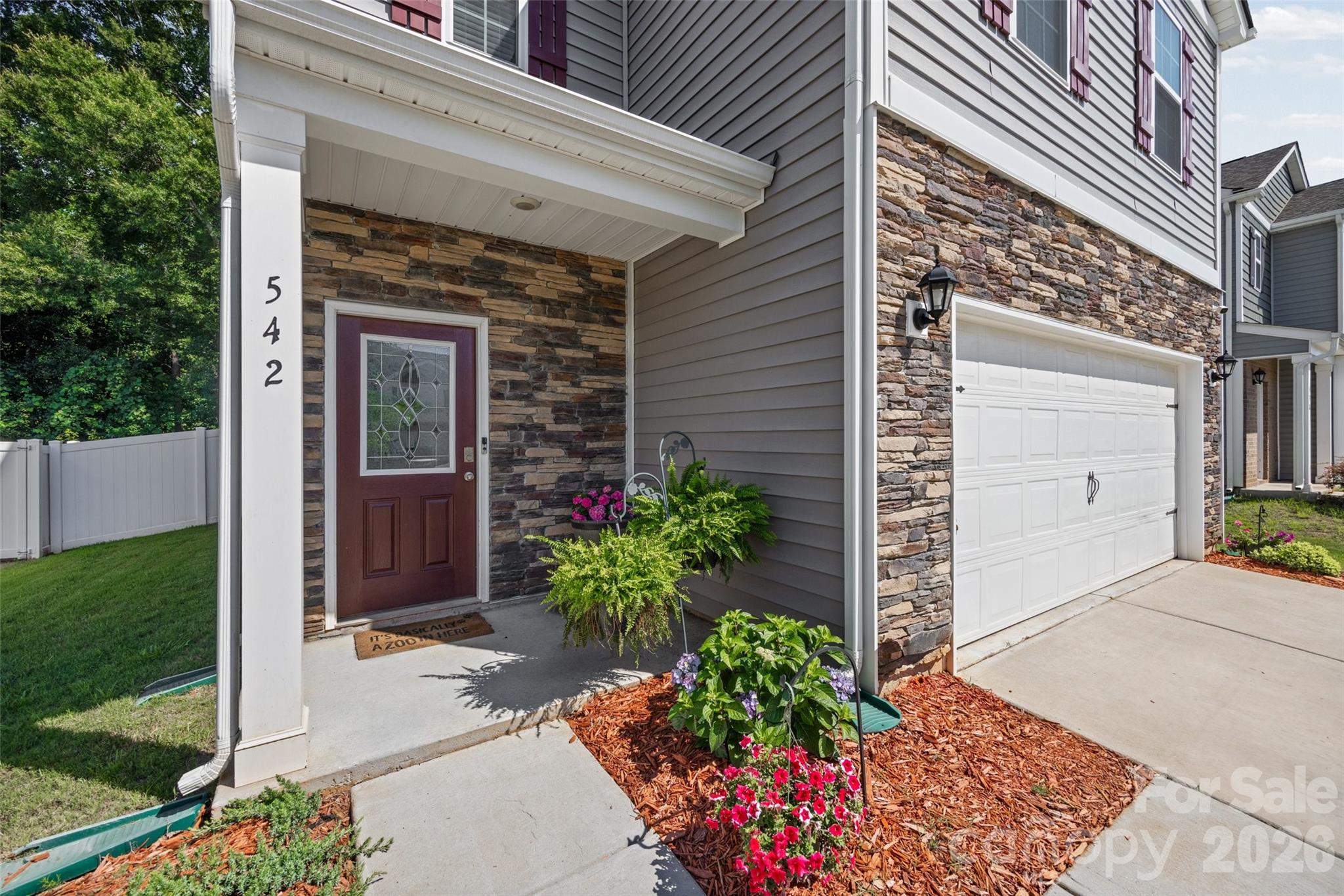 Single Family Residence at 542 King Clover Lane, Clover, photo 2 of 28