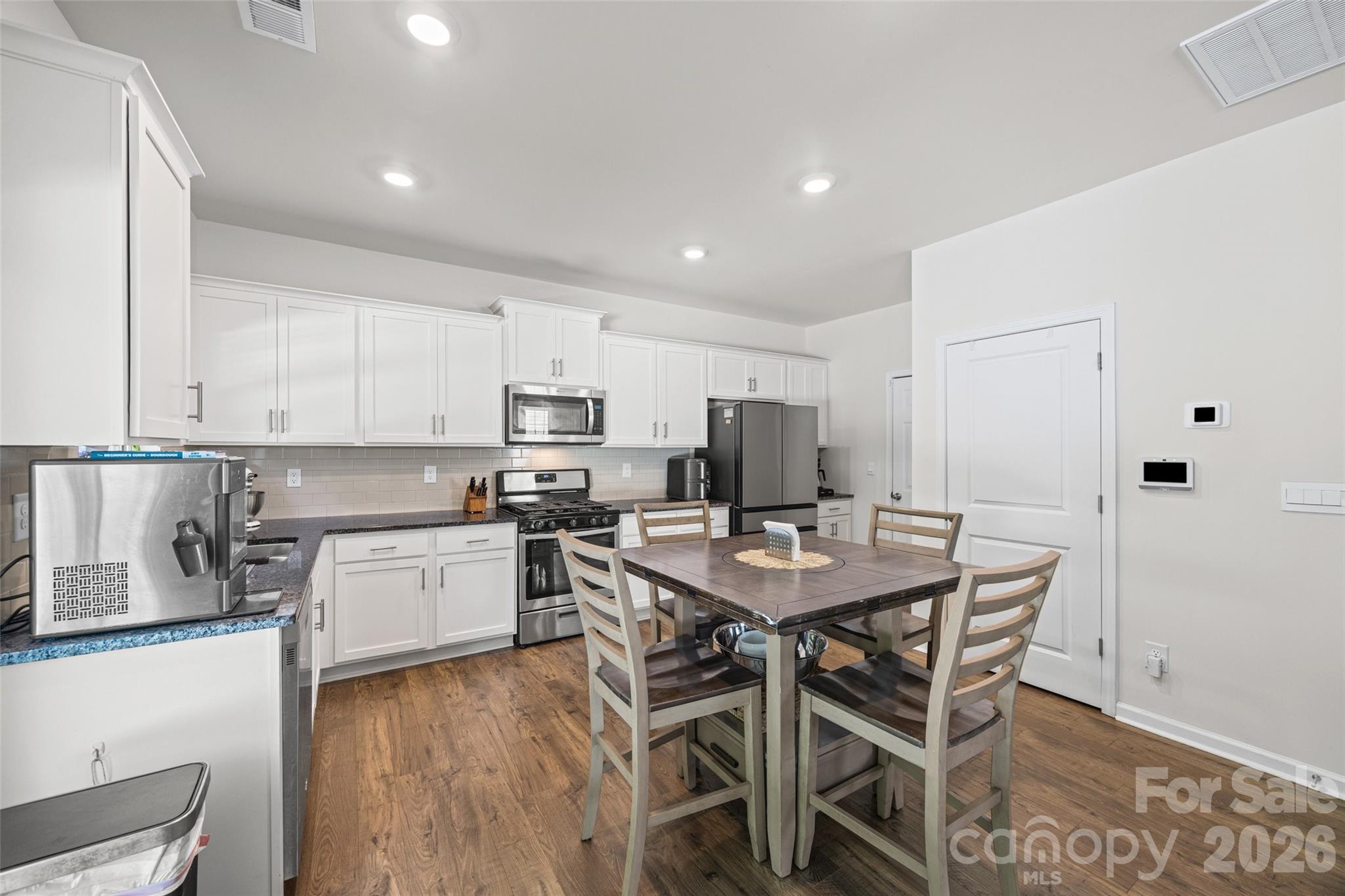 Single Family Residence at 542 King Clover Lane, Clover, photo 7 of 28