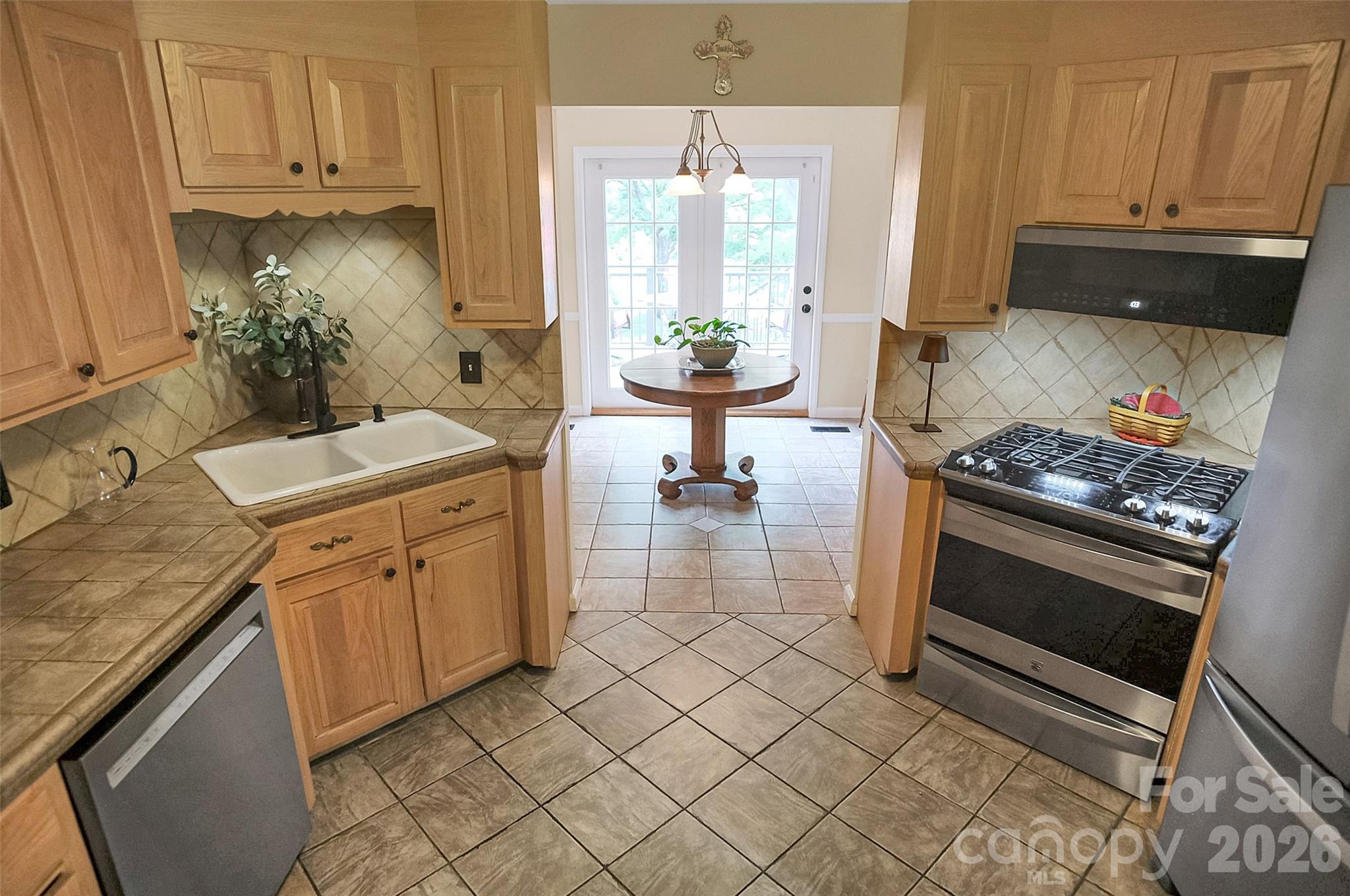 Single Family Residence at 104 Doral Court, Kings Mountain, photo 24 of 58