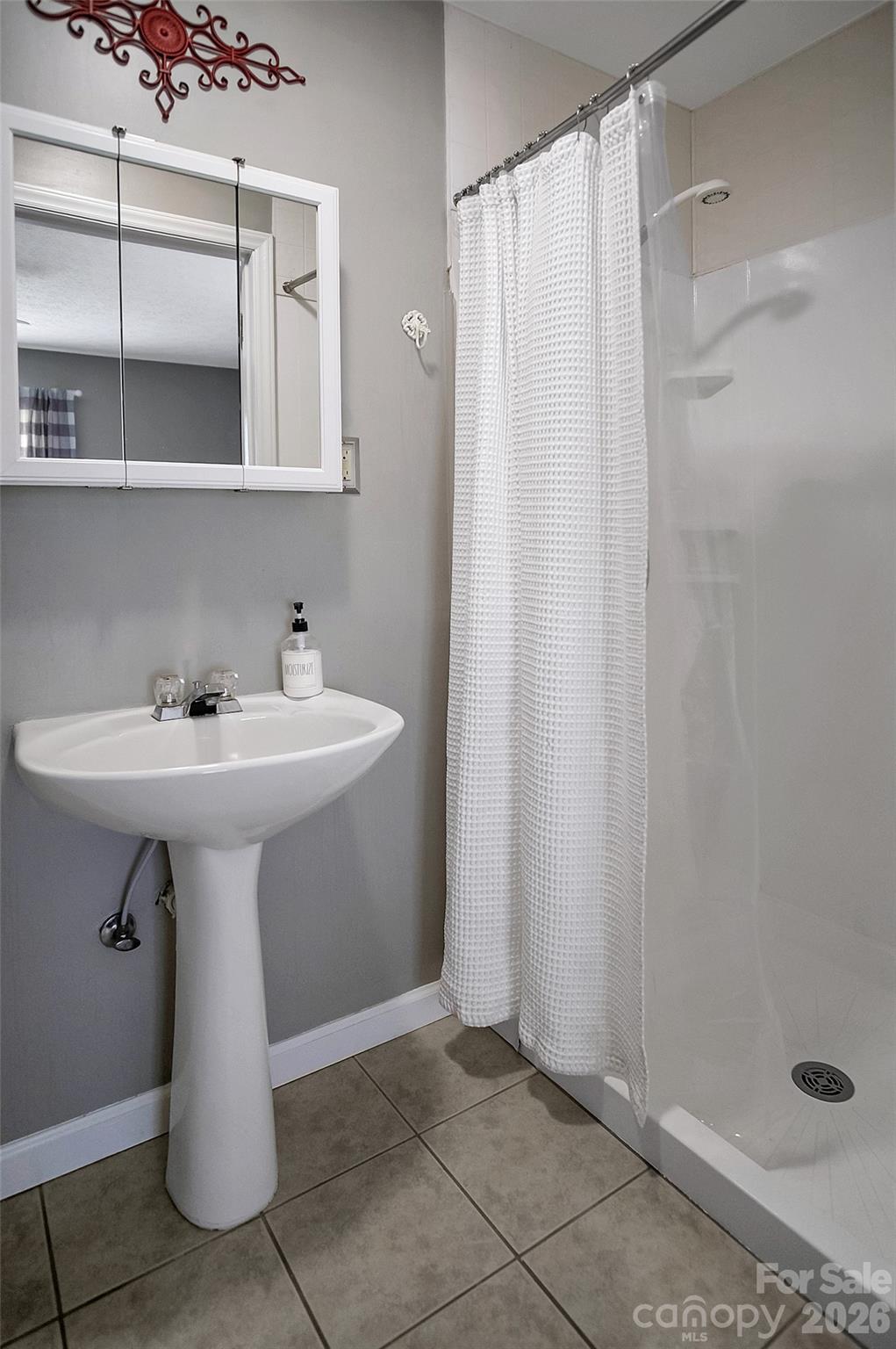 Single Family Residence at 104 Doral Court, Kings Mountain, photo 38 of 58