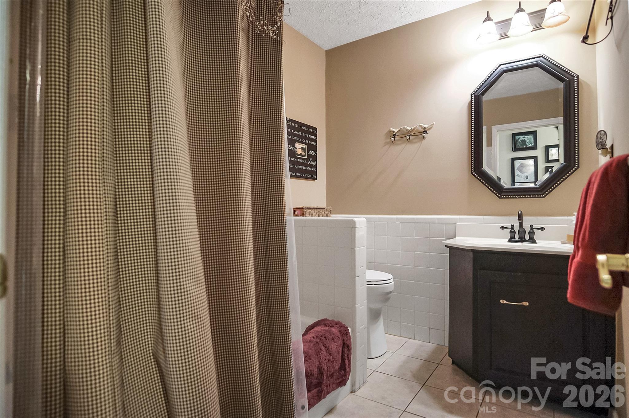 Single Family Residence at 104 Doral Court, Kings Mountain, photo 33 of 58