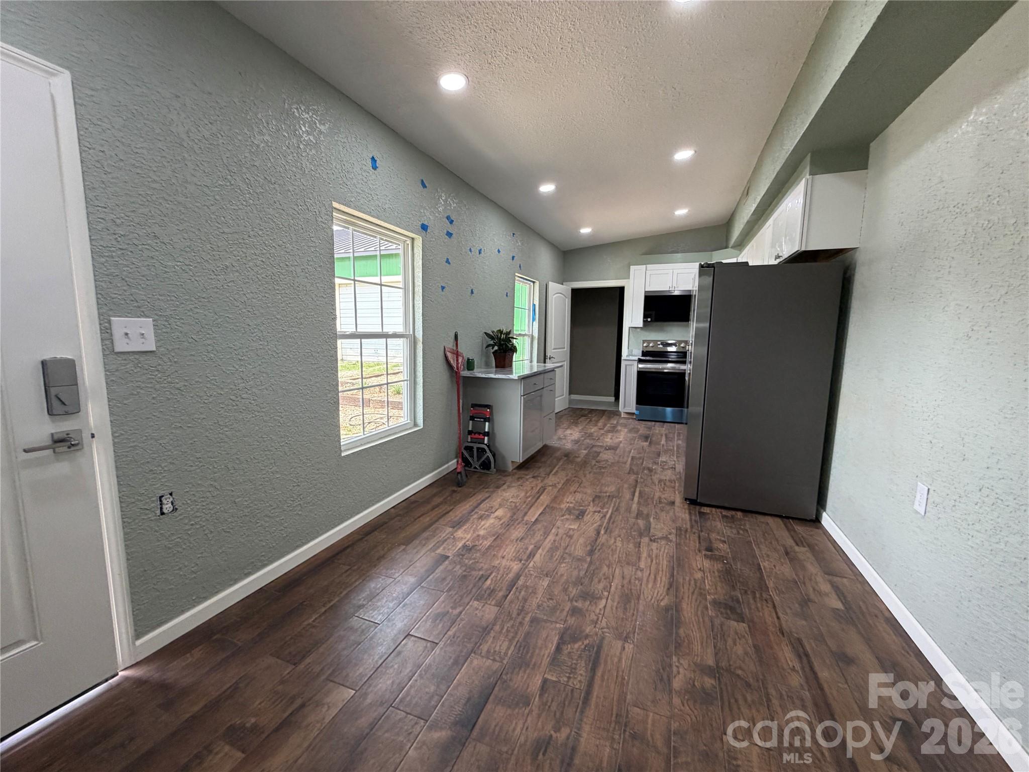 View from Living area, toward open floor plan, dining and kitchen area. - 68 Circle Drive, Marion